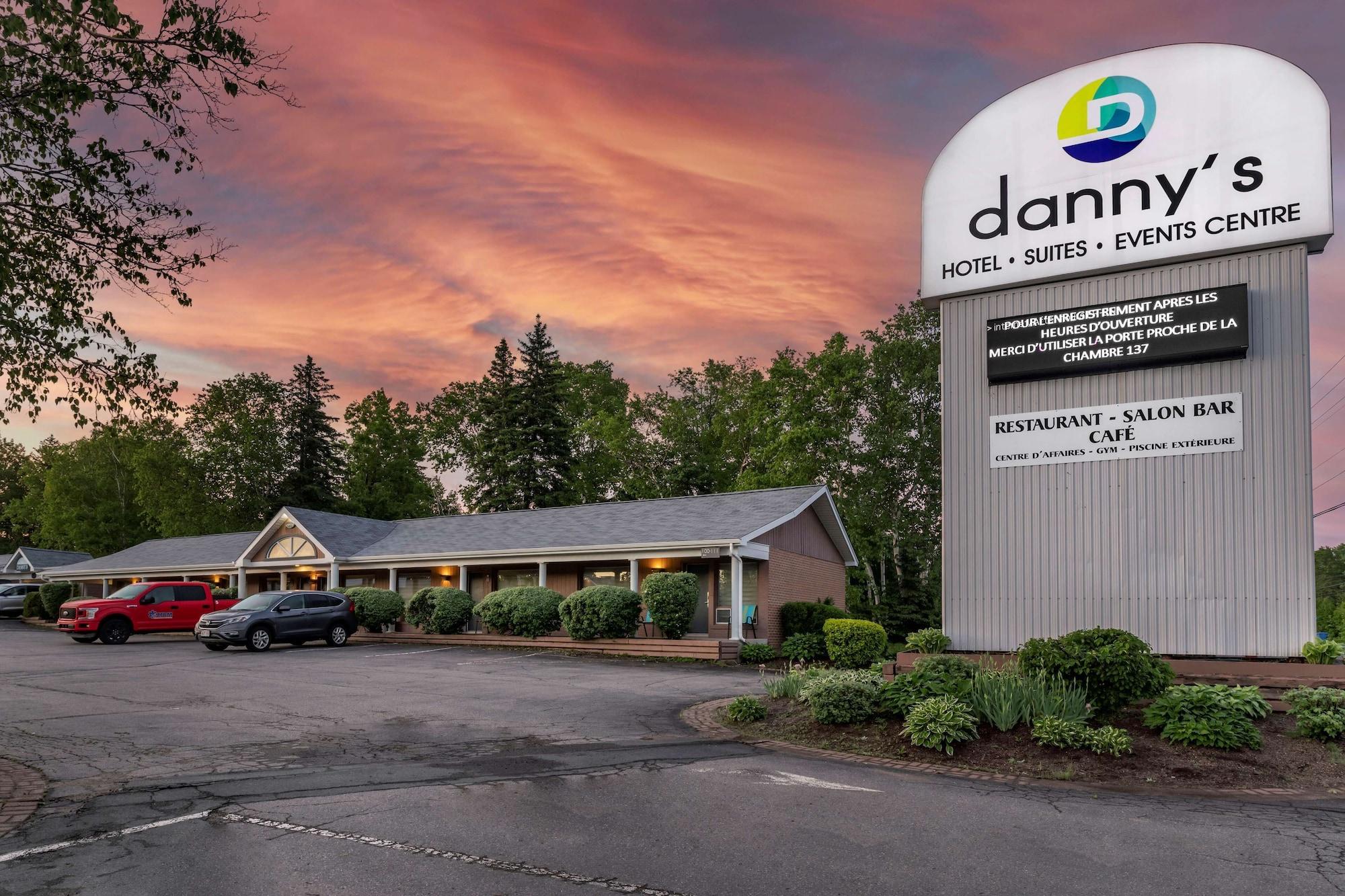 Vista Exterior Danny’s Hotel Suites, SureStay Collection by Best Western