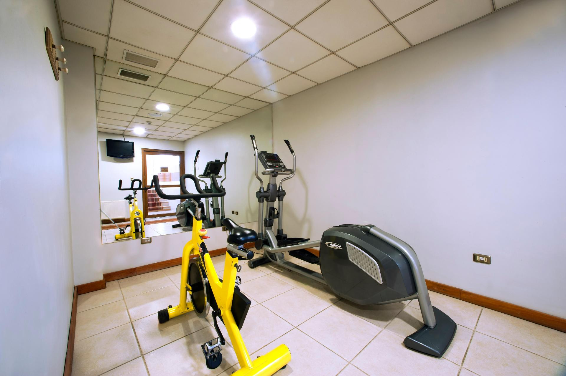 Gimnasio Diego De Almagro Valdivia Hotel