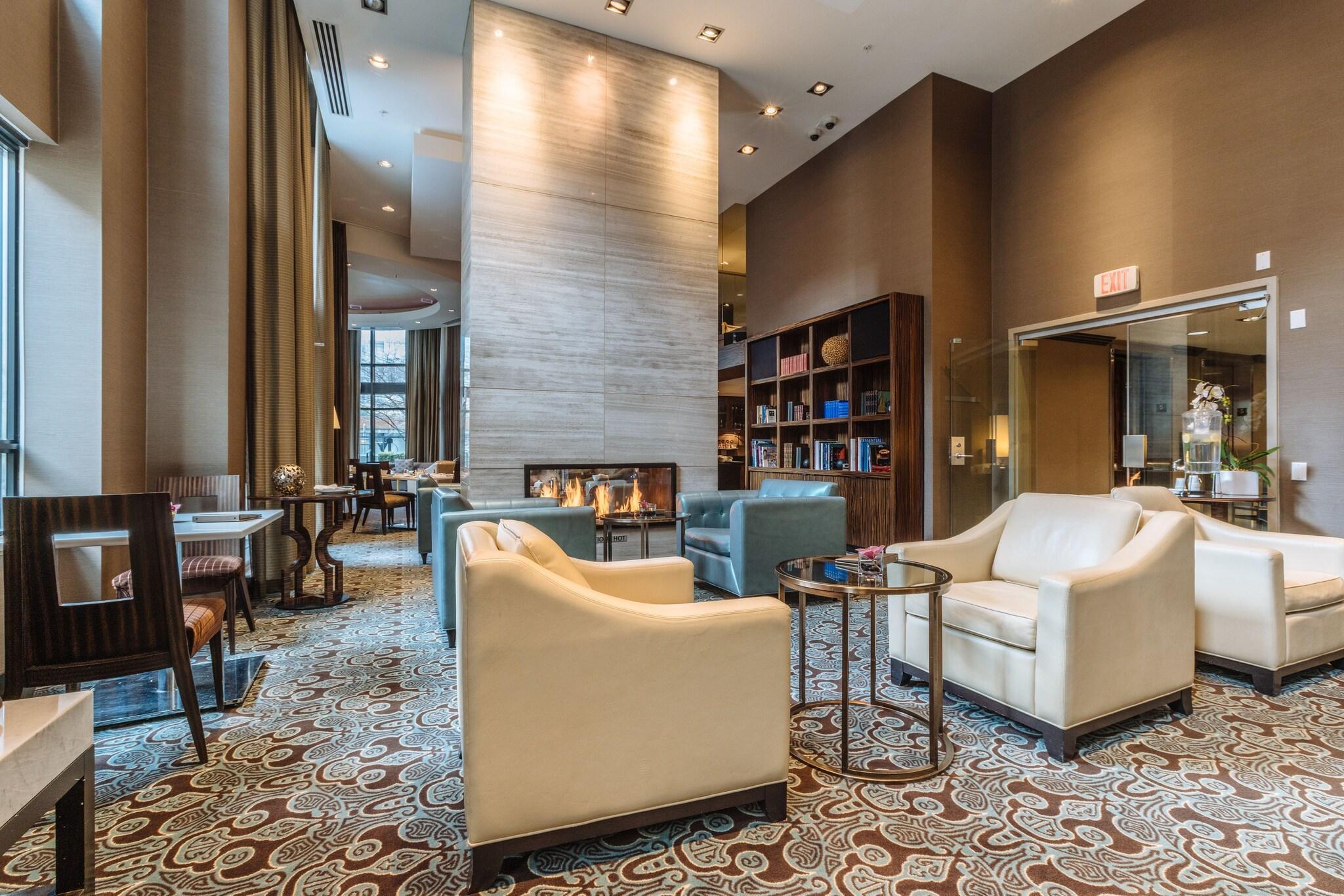 Vista Lobby L'Hermitage Hotel