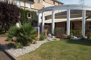 Alojamiento - Brit Hotel Le Cottage