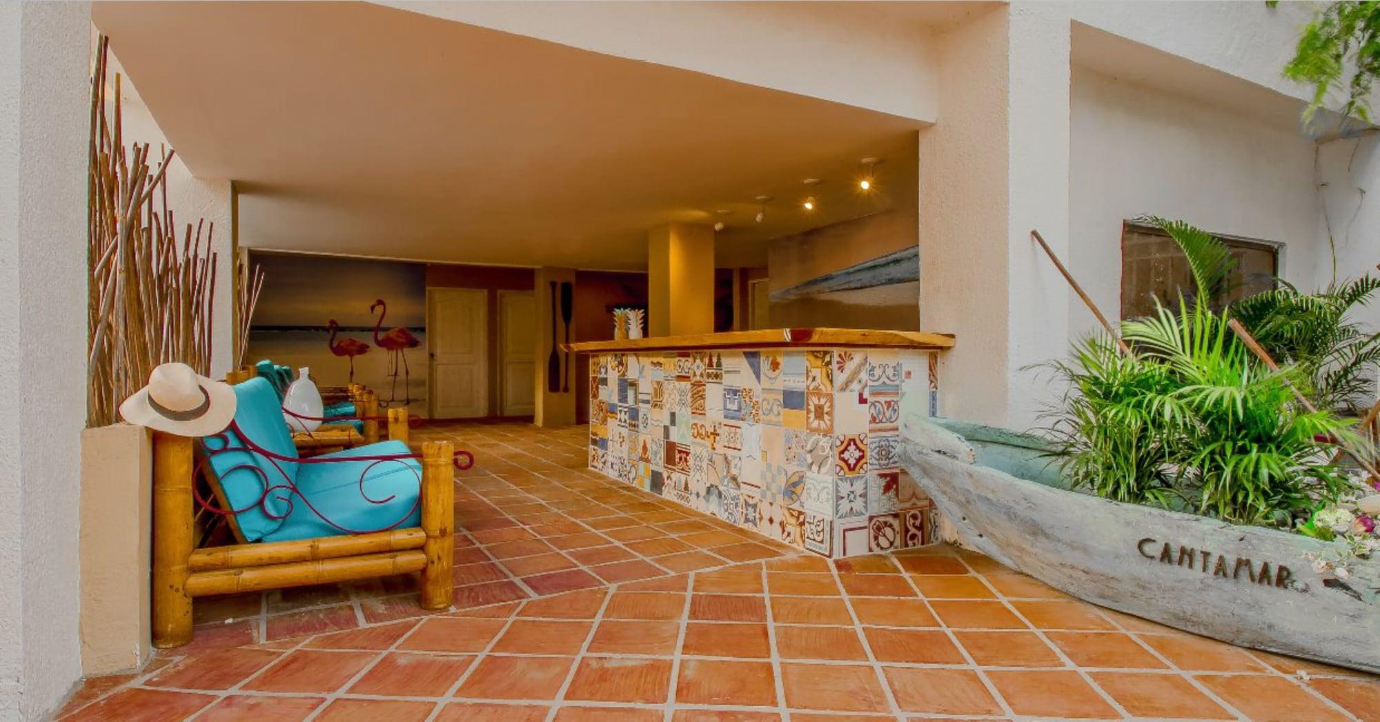 Vista Lobby The Cantamar Beach Hostel