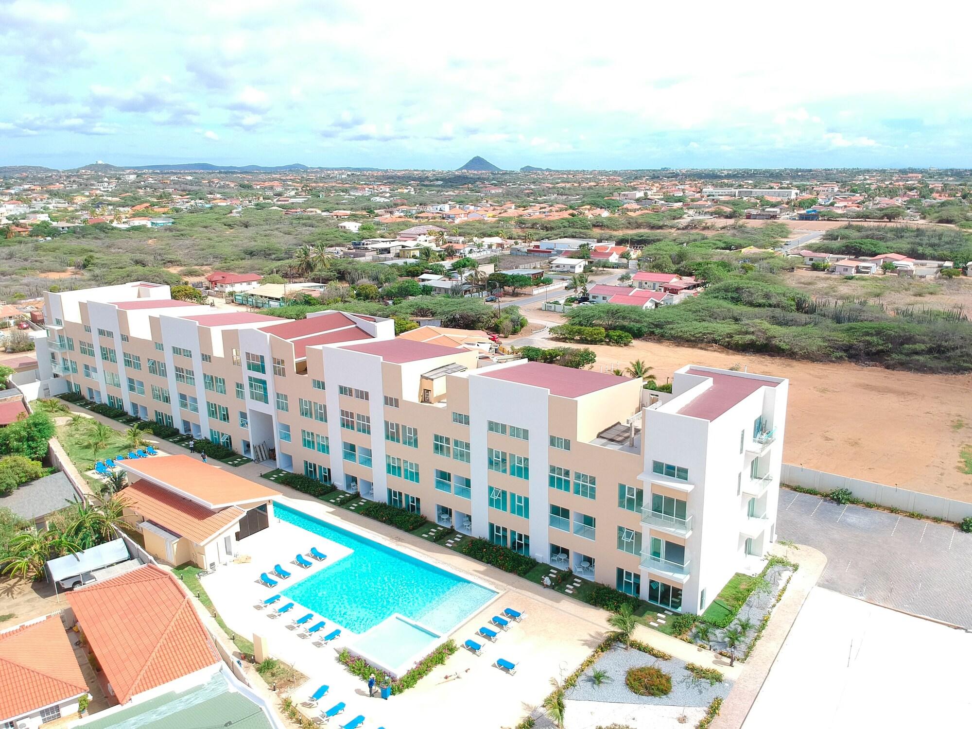 Vista da piscina Aruba's Life Vacation Residences