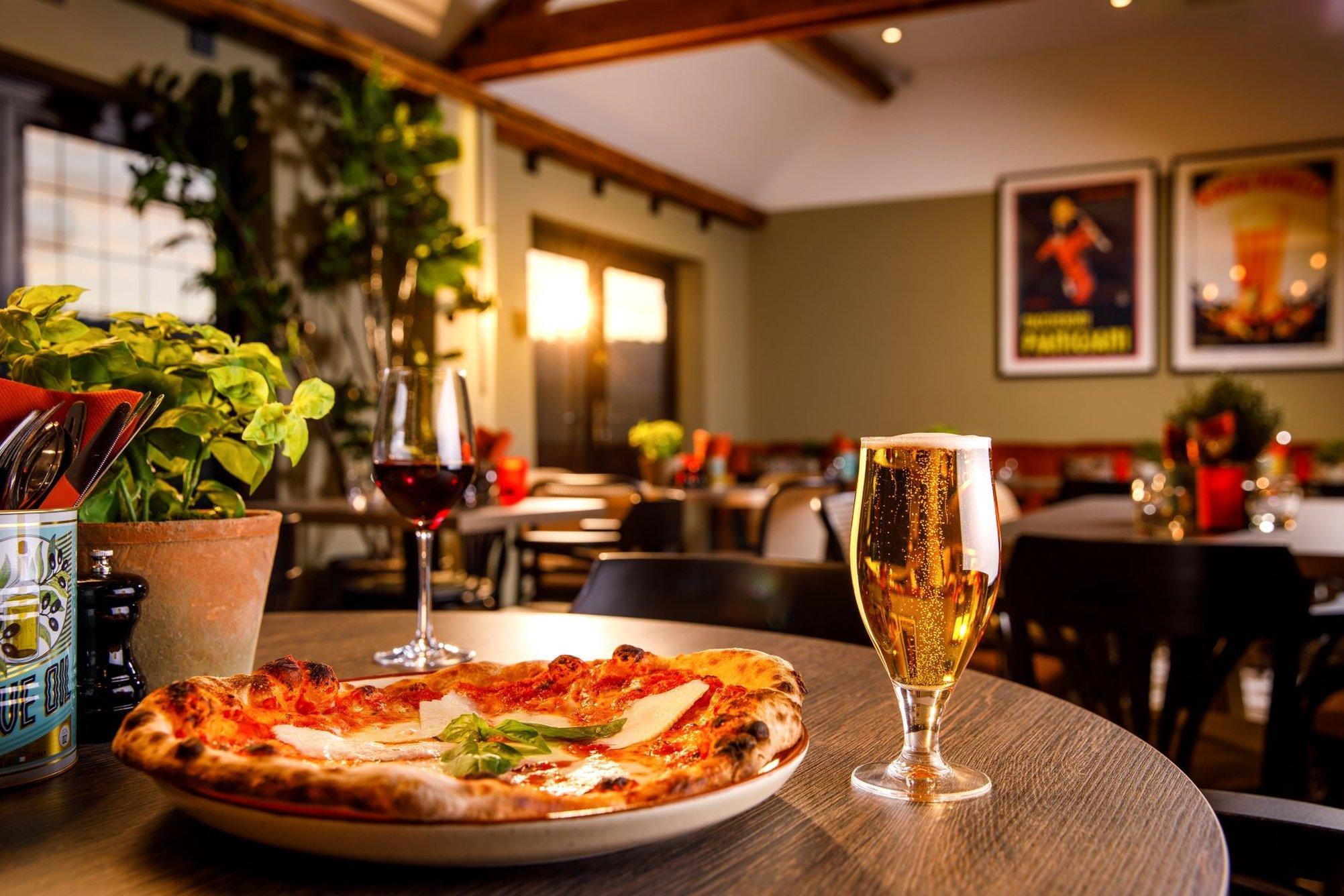 Restaurant Voco Lythe Hill Hotel & Spa