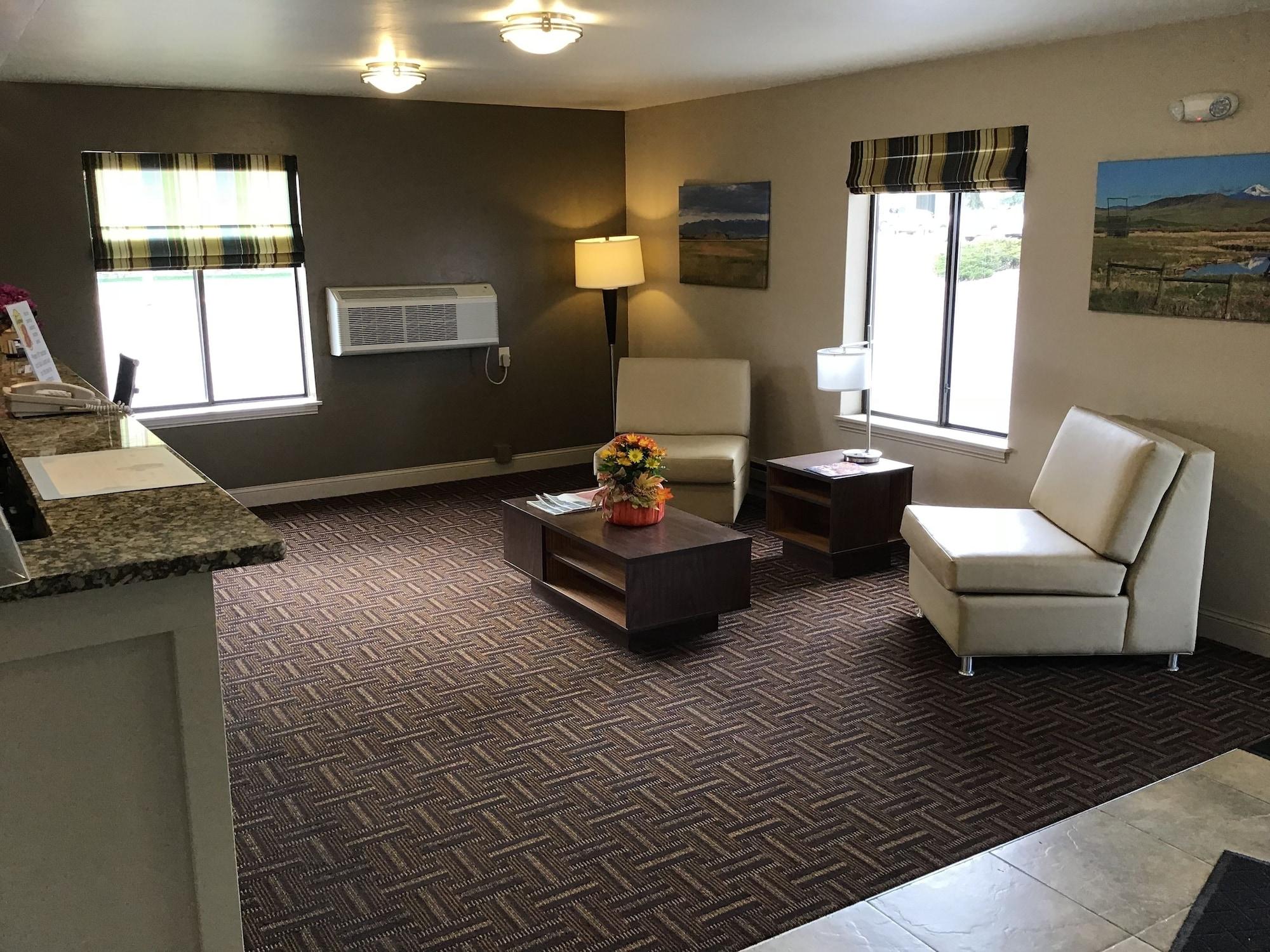 Vista Lobby Super 8 by Wyndham Dillon