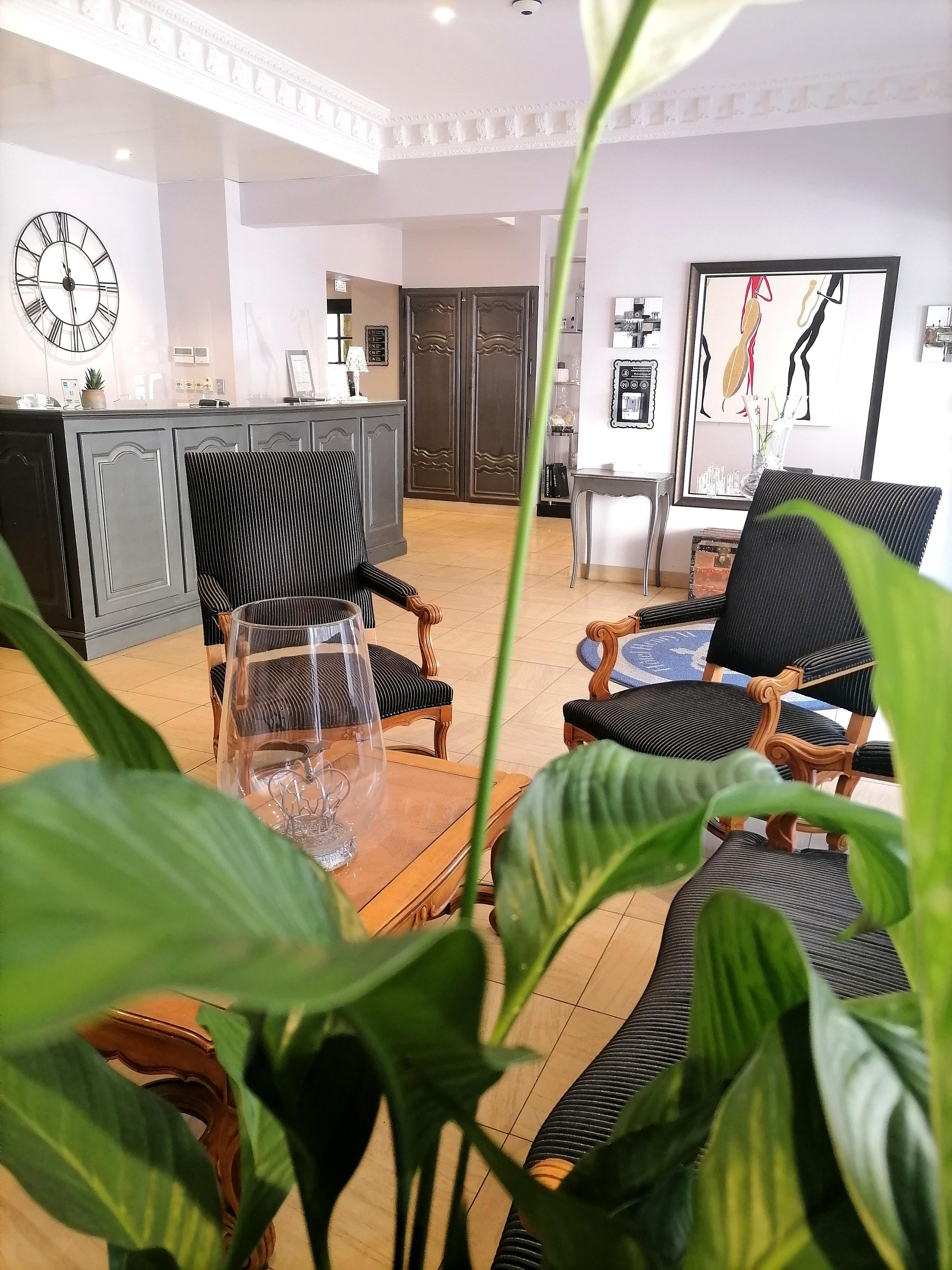 Vista Lobby Henry II Hotel