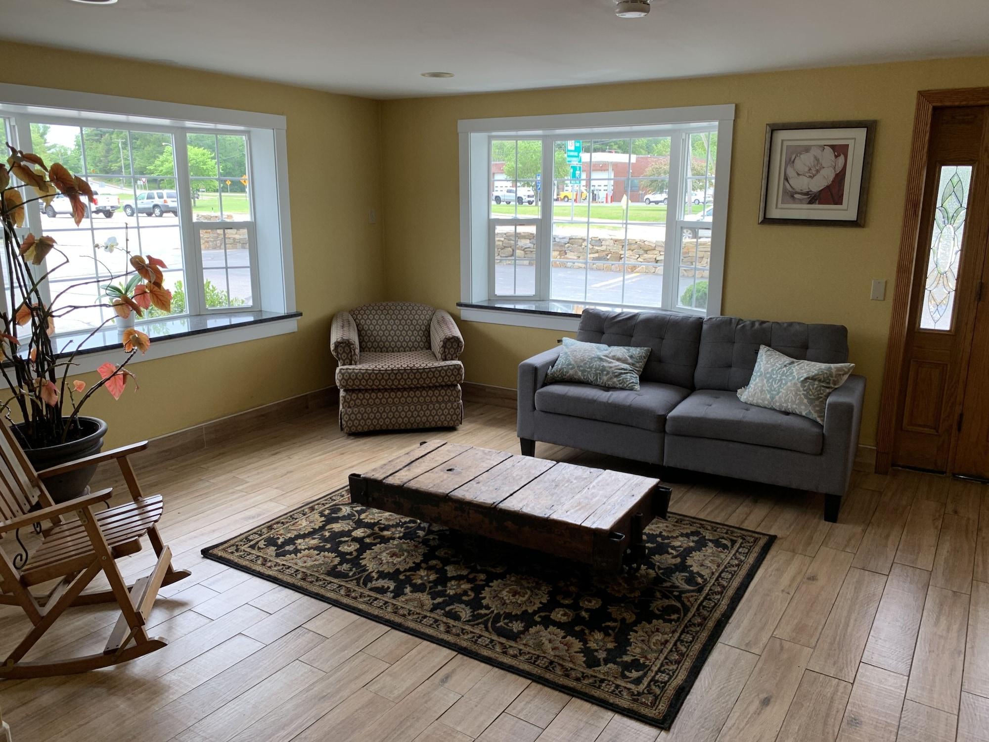 Vista Lobby Super 8 by Wyndham Sturbridge