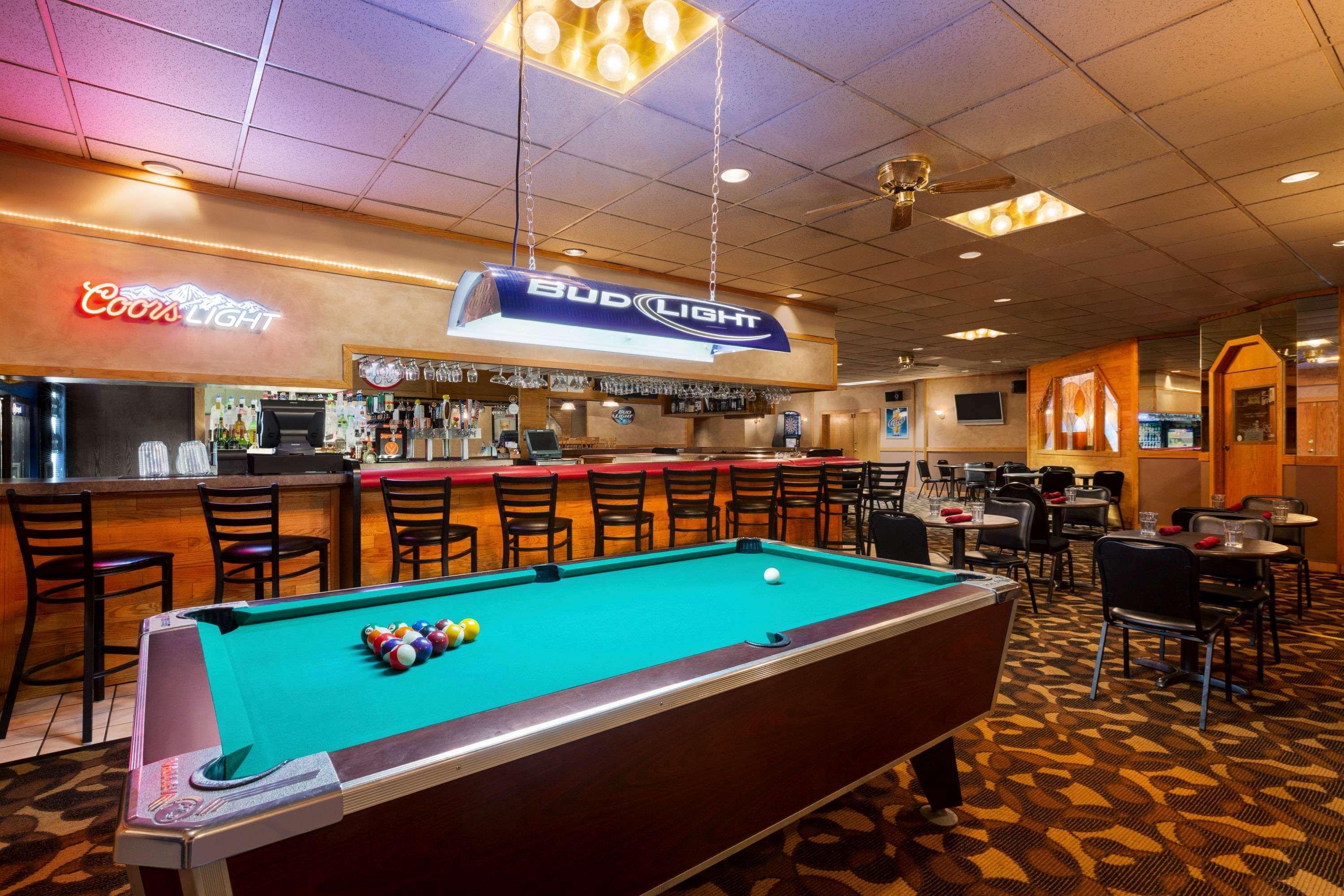 Bar/Salón Ramada by Wyndham Bismarck