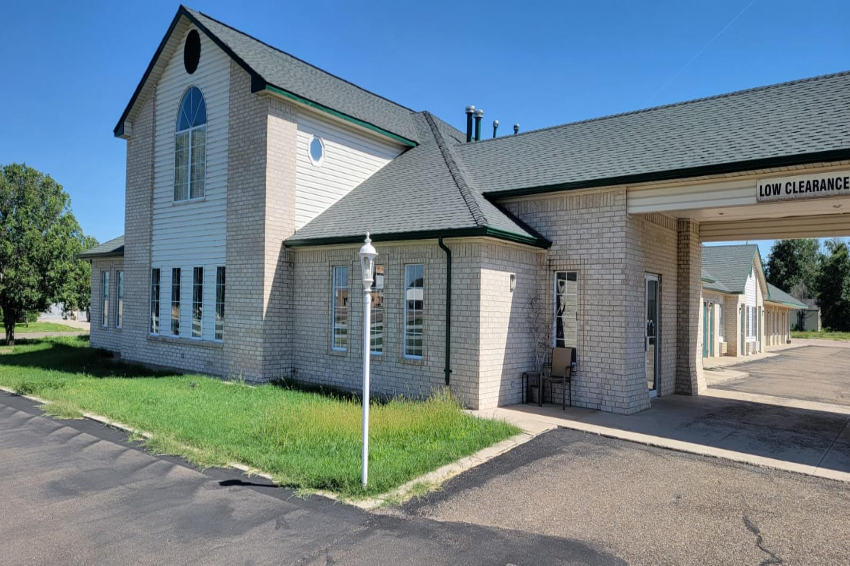 Vista Exterior HomeTown Inn By OYO Texhoma, OK