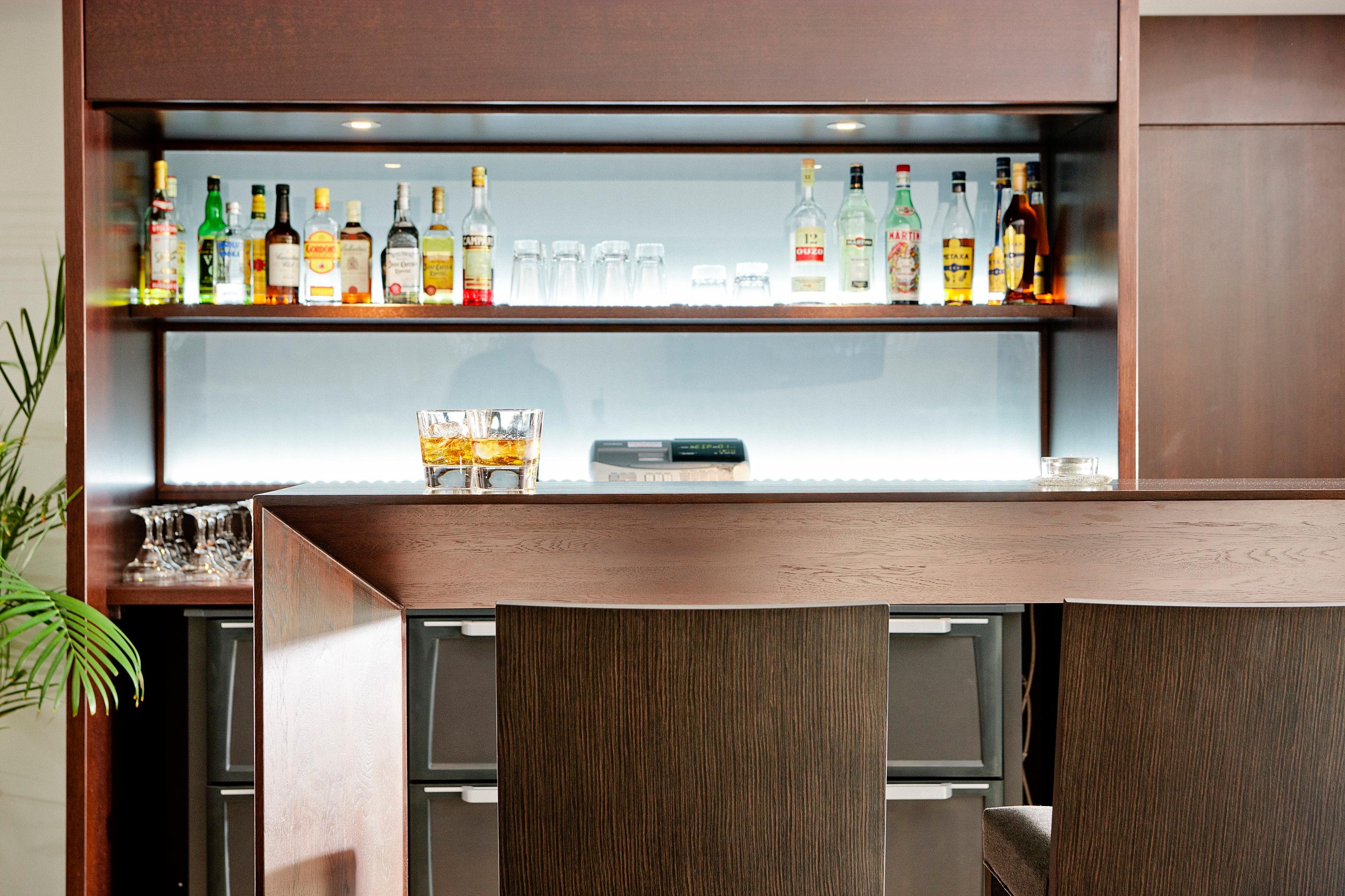 Bar/Salón Acropolis Hill