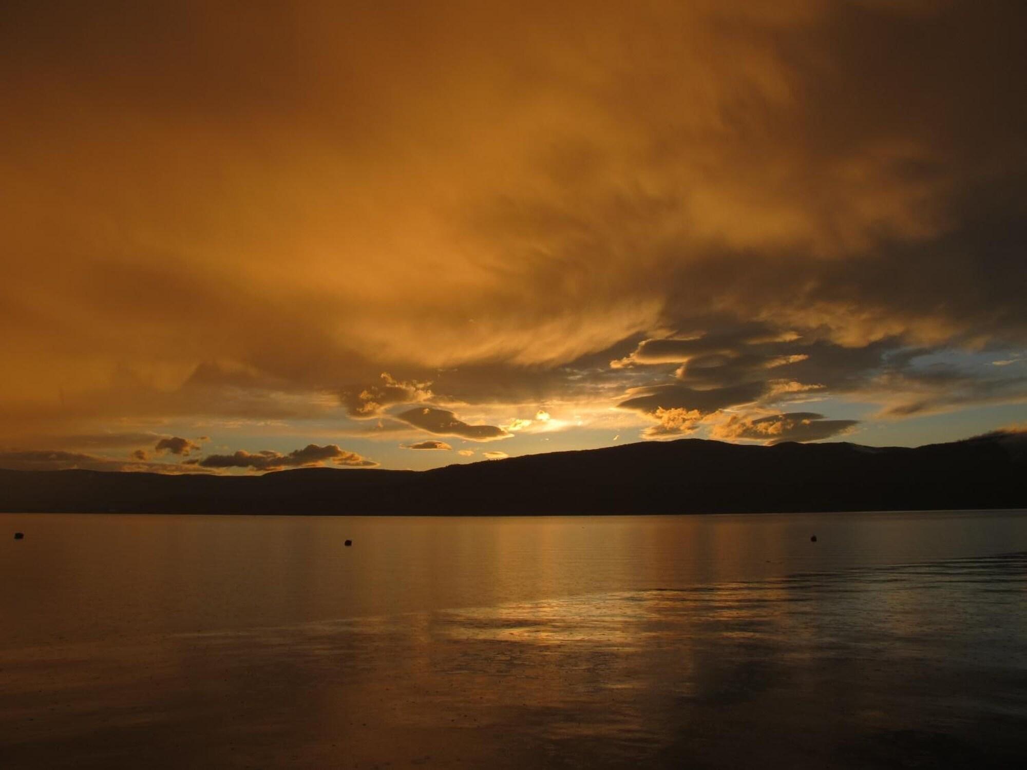 Playa Lakeshore Bed & Breakfast