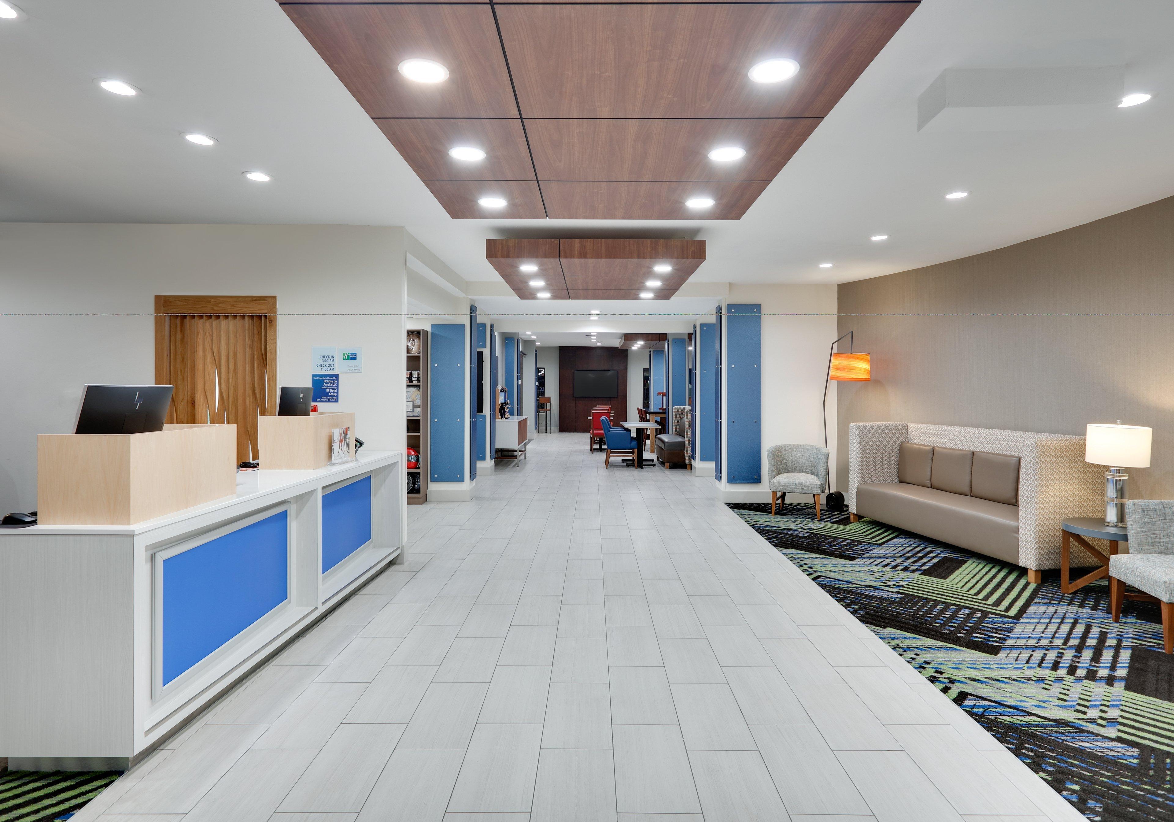 Vista Lobby Holiday Inn Express & Suites San Antonio NW near SeaWorld by IHG