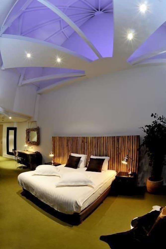 Varios Queen Hotel