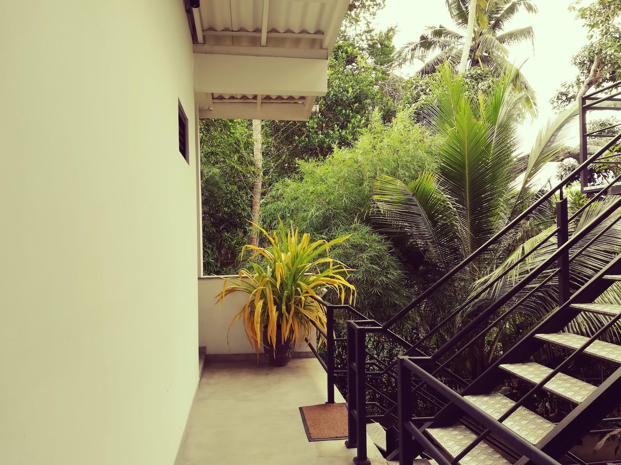 Varios Lara's Place Unawatuna