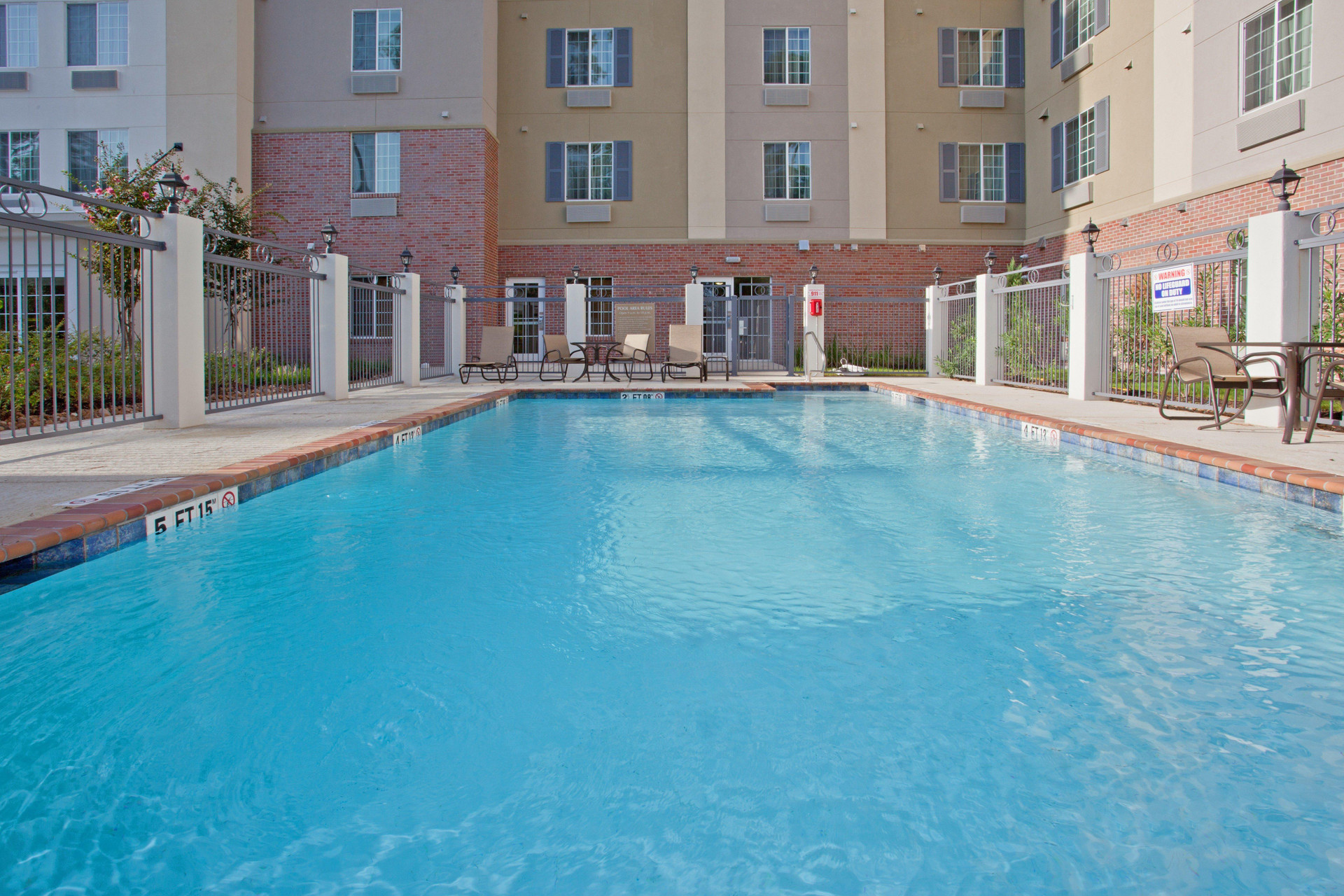 Vista Piscina Candlewood Suites Houston (The Woodlands) by IHG