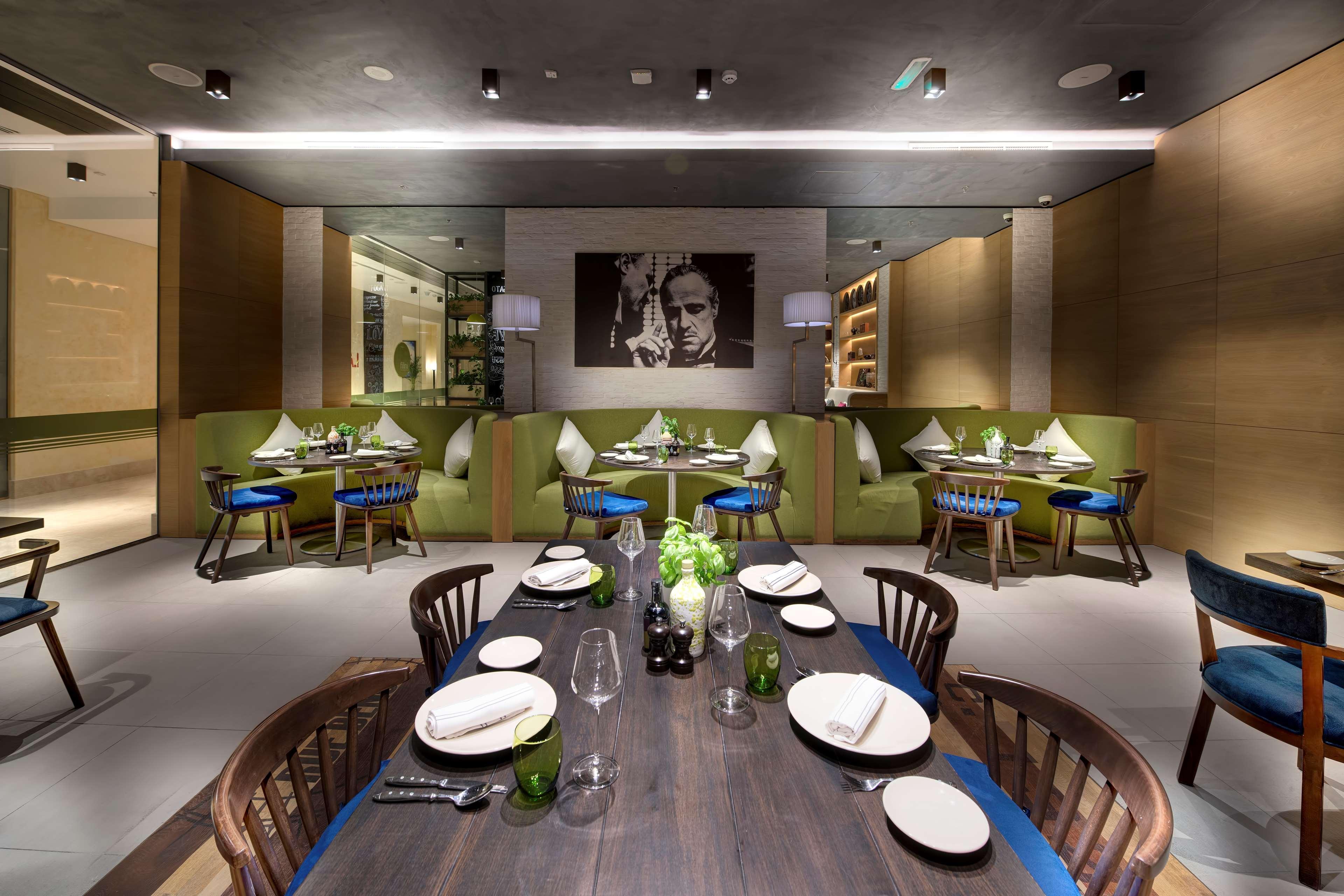 Restaurant Radisson Blu Hotel, Ajman