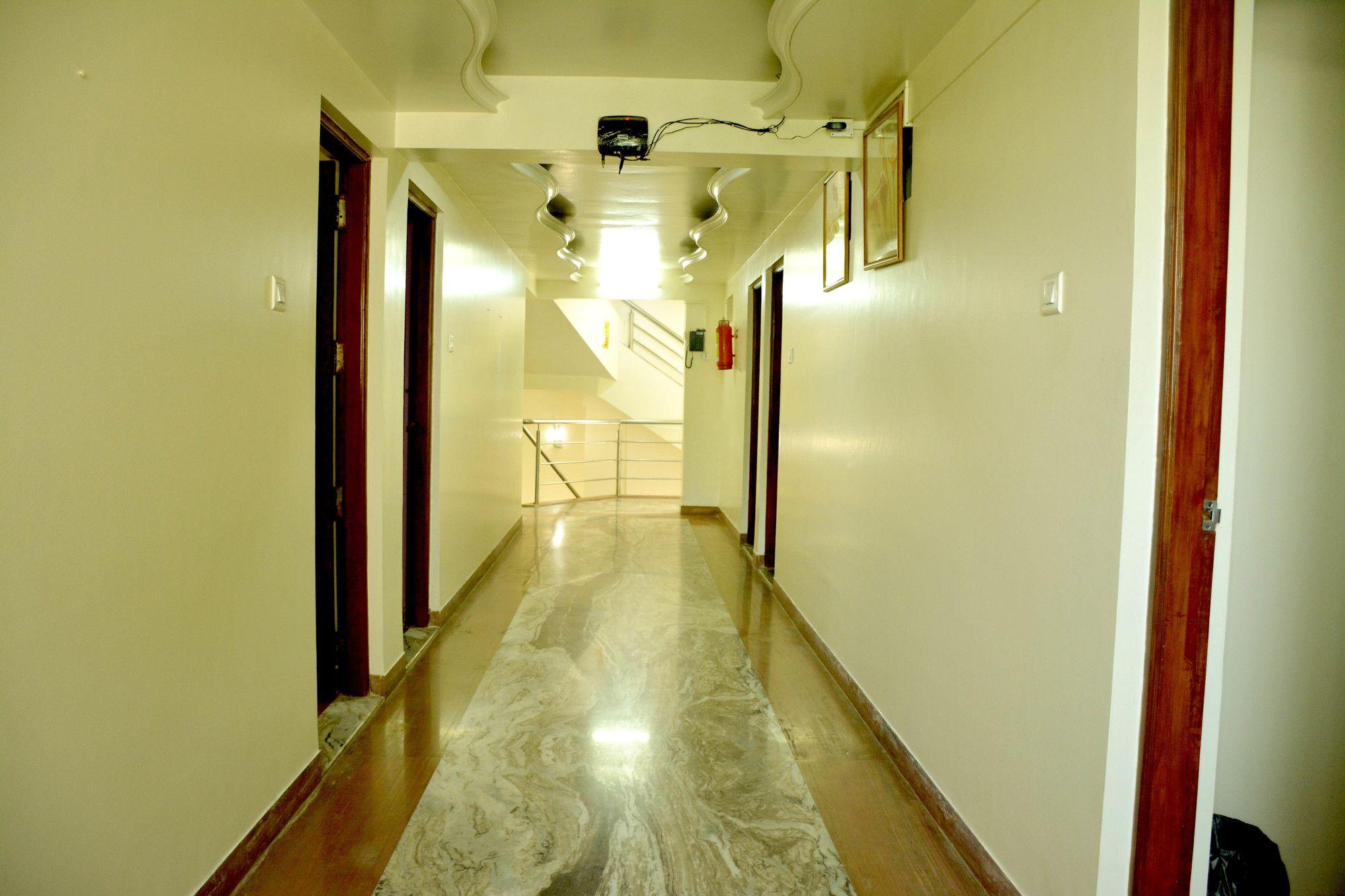 Varios OYO 8244 Hotel Bliss Executive