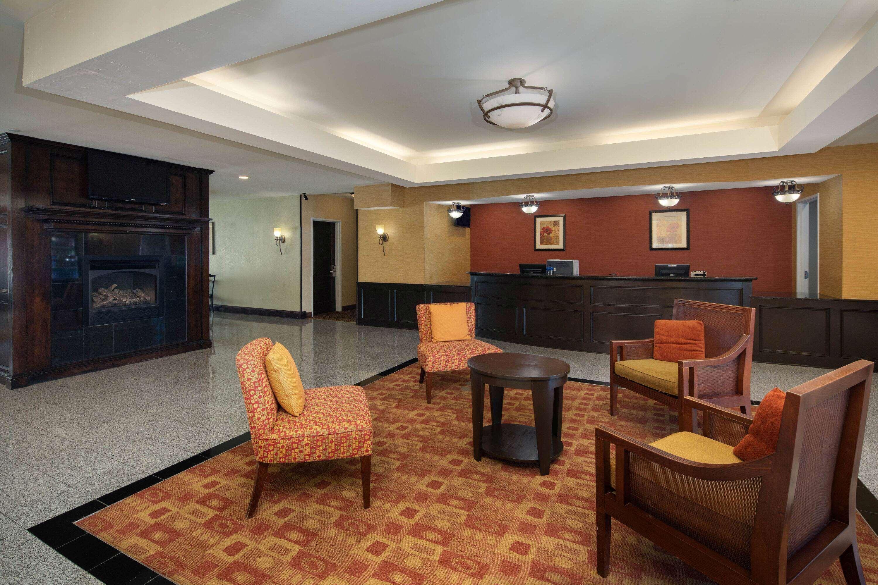 Vista Lobby La Quinta Inn & Suites by Wyndham Atlanta-Union City