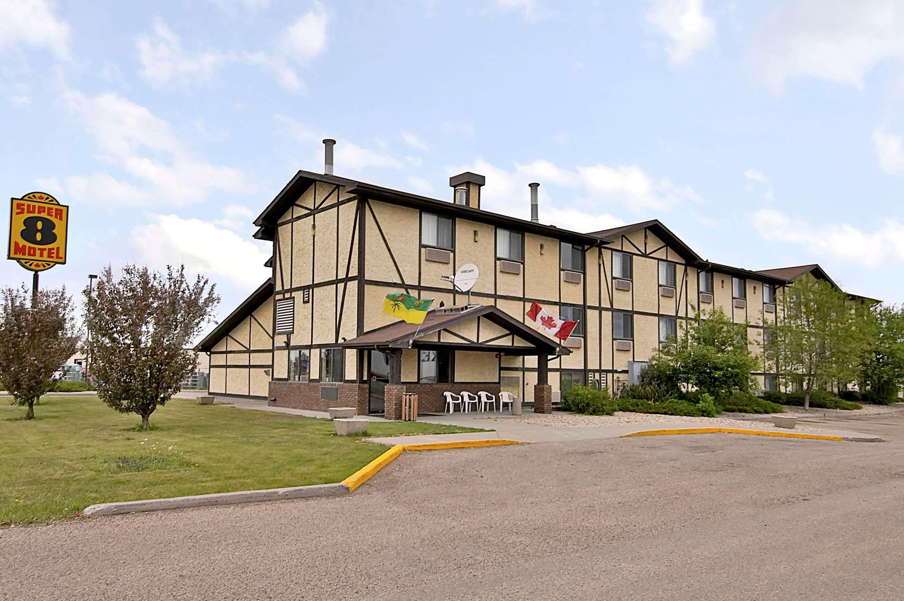 Vista Exterior Super 8 by Wyndham Regina