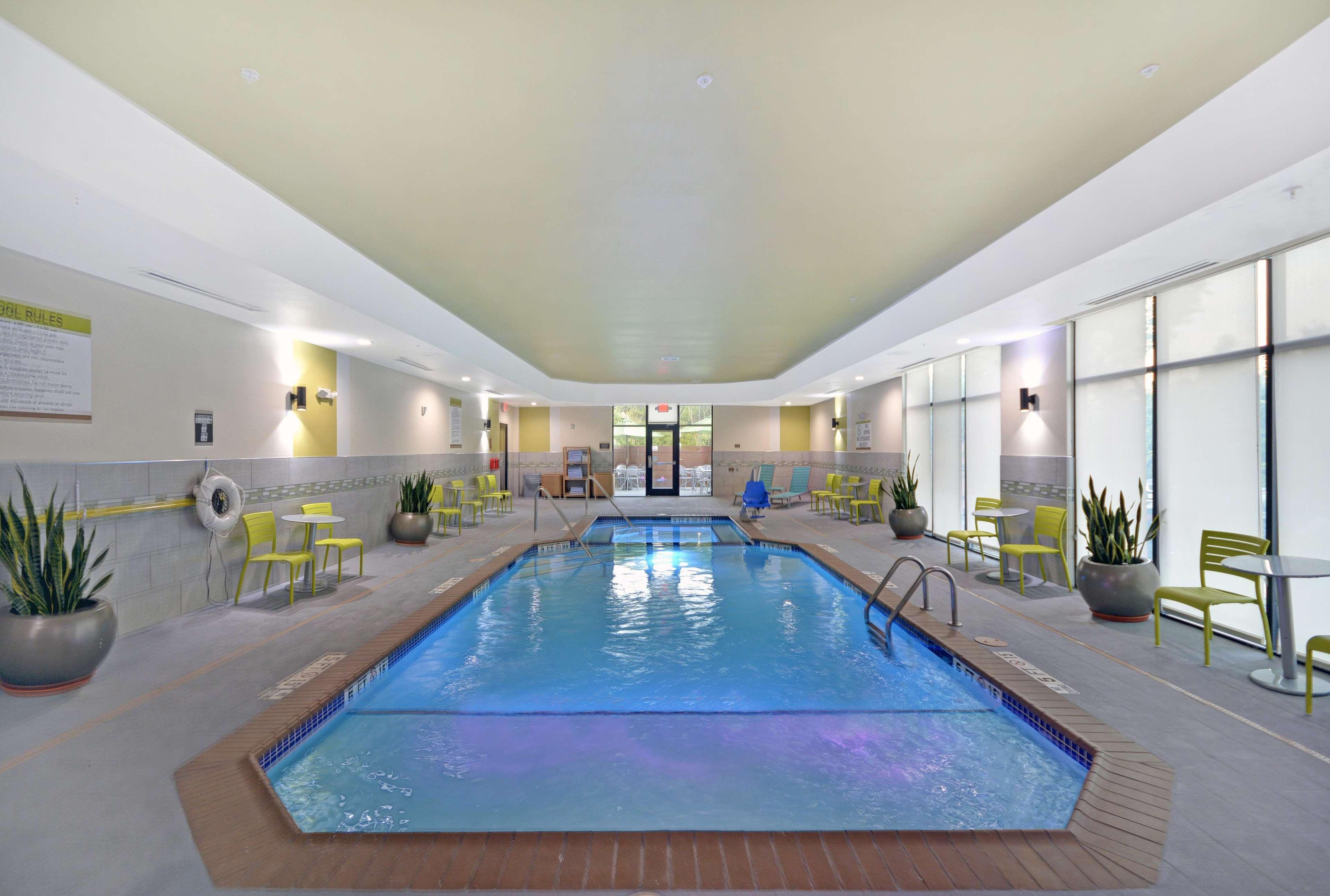 Vista Piscina Home2 Suites by Hilton Dallas/DeSoto, TX