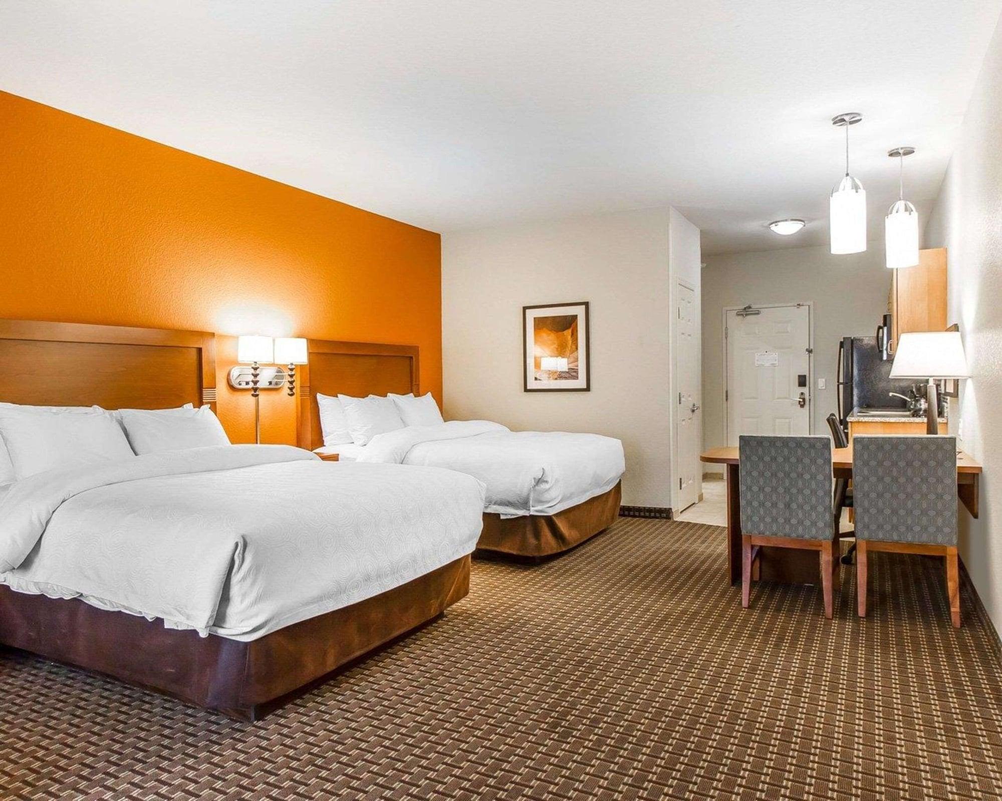 Habitación MainStay Suites Stanley