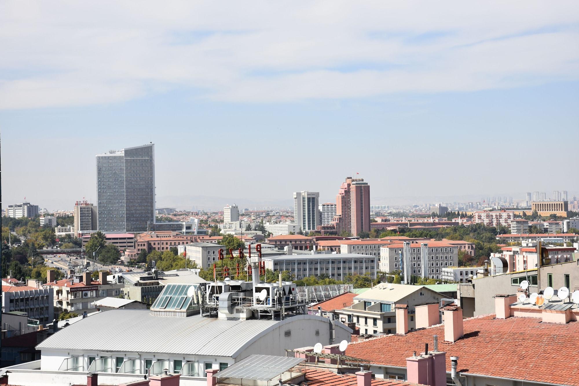 Vista Exterior UK Ankara Hotel