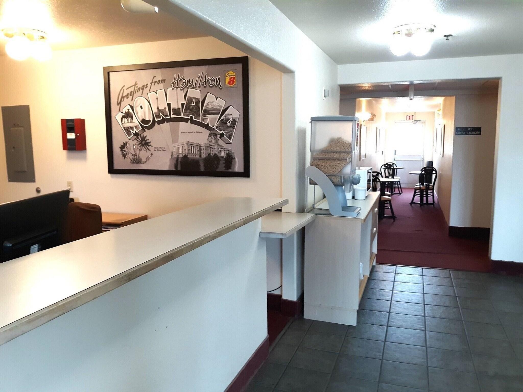 Vista Lobby Super 8 by Wyndham Hamilton