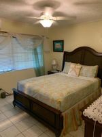 Renta Vacacional - Open 3 BR 2 Bath Home with Private Pool, Wi-Fi, 5 Minutes to Cable Beach