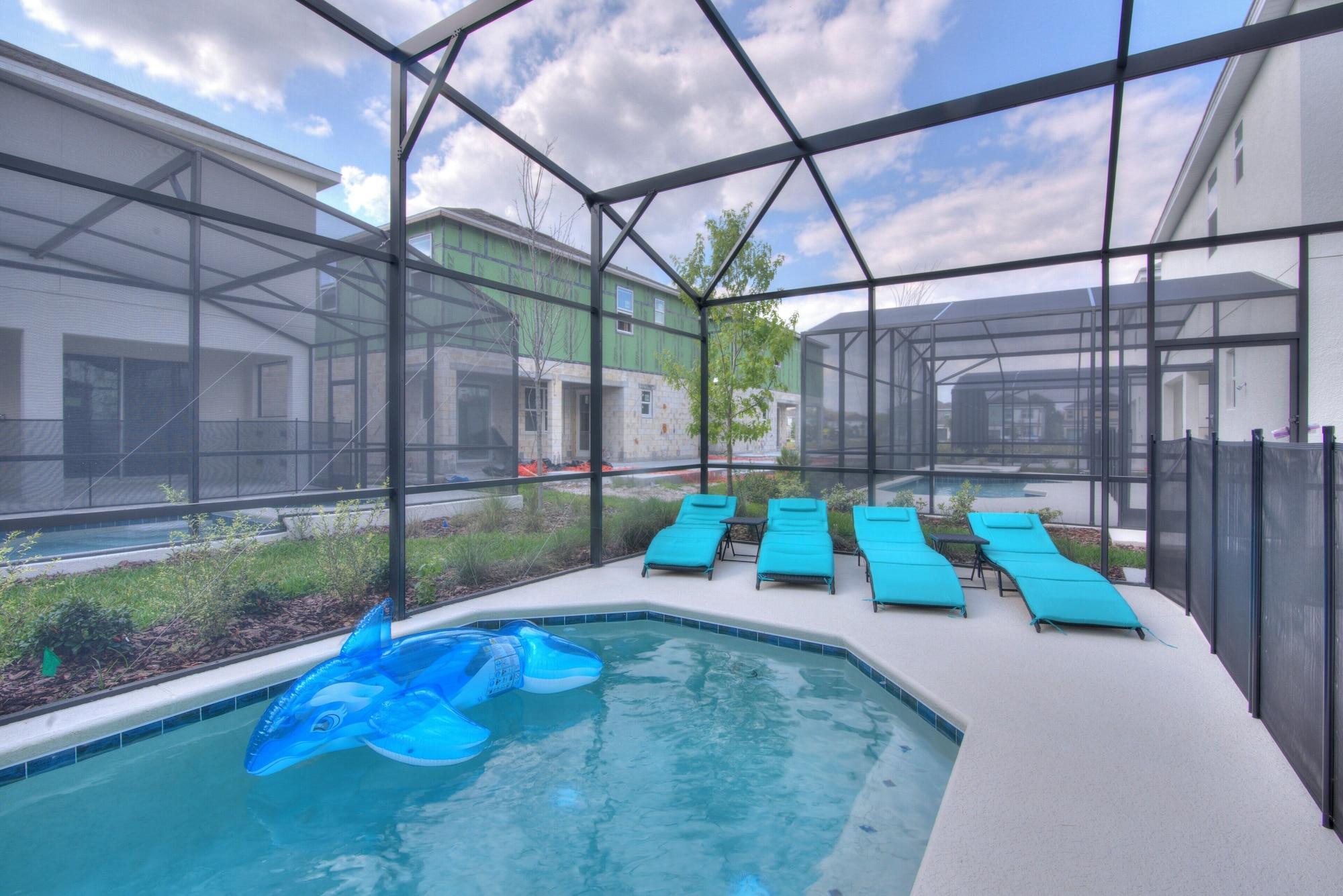 Vista Piscina Hotel Styled Bedrooms in a Villa