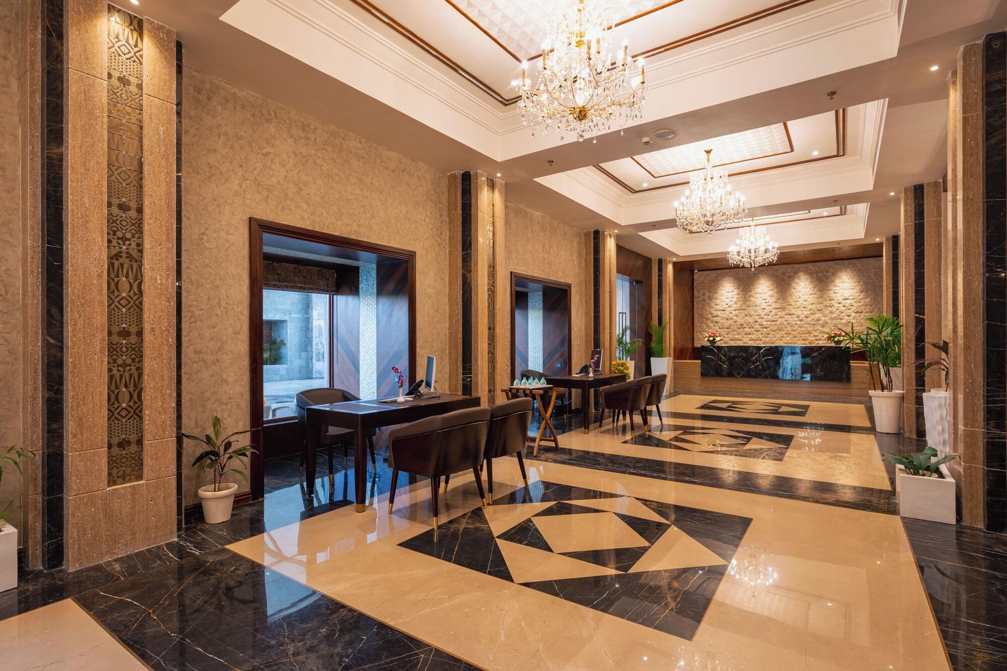 Vista Lobby Jajati Courtyard