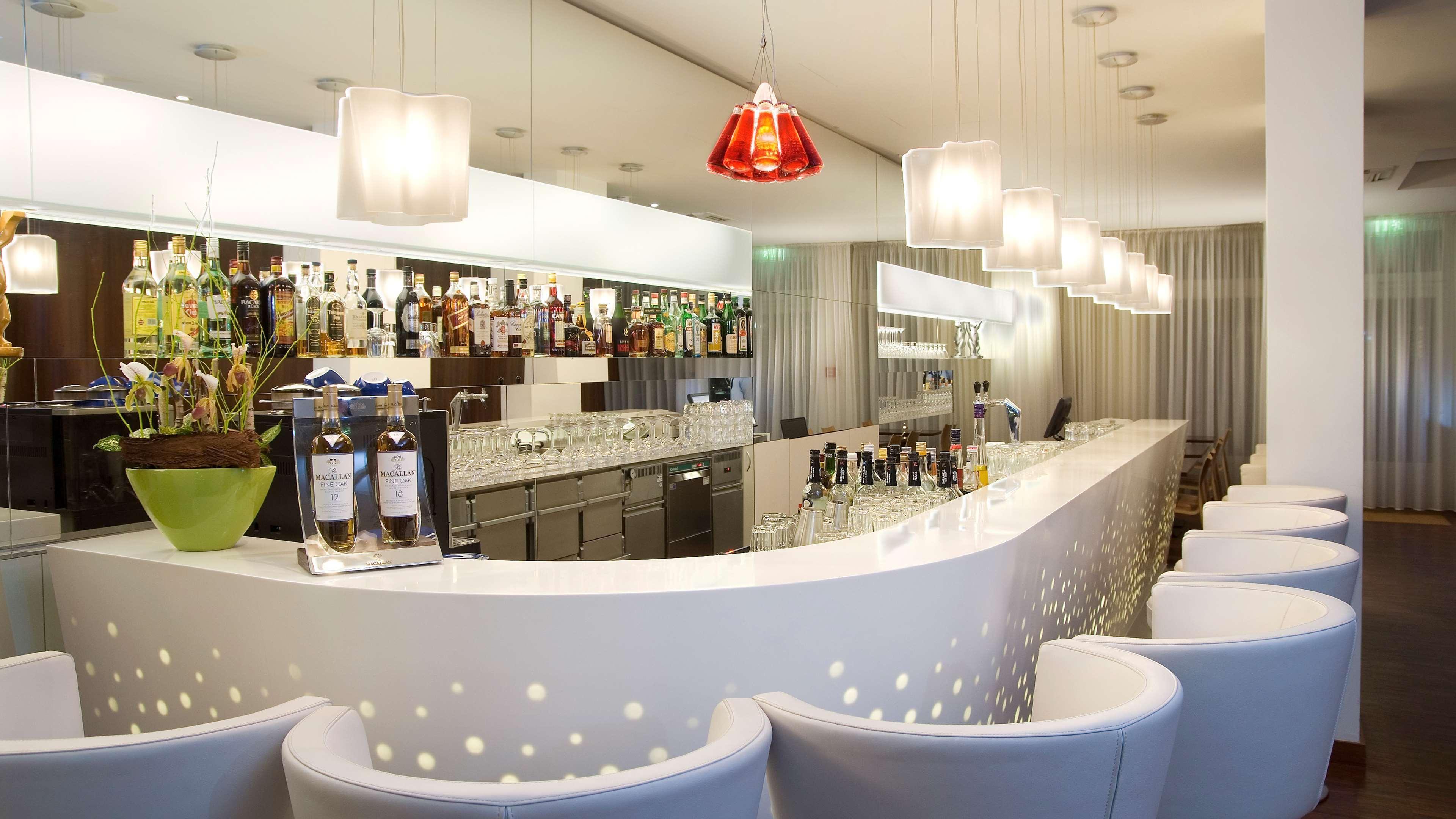 Bar/Salón Radisson RED Berlin Kudamm