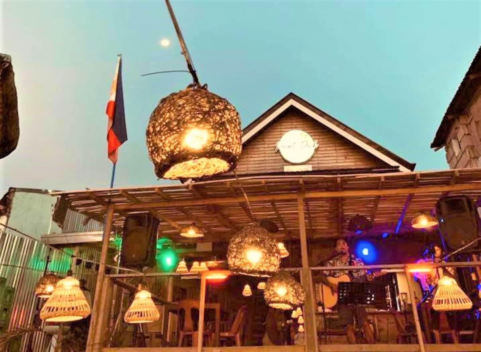 Restaurant Surfer's Point Deck by ZUZU