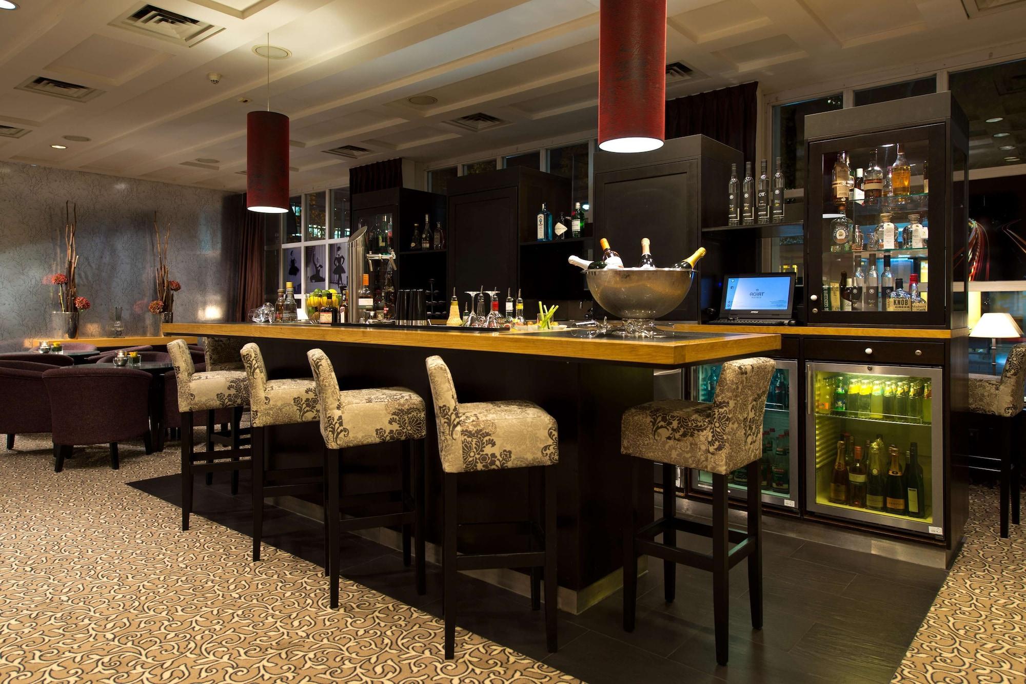 Bar/Salón The Q - Quadro City Hotel