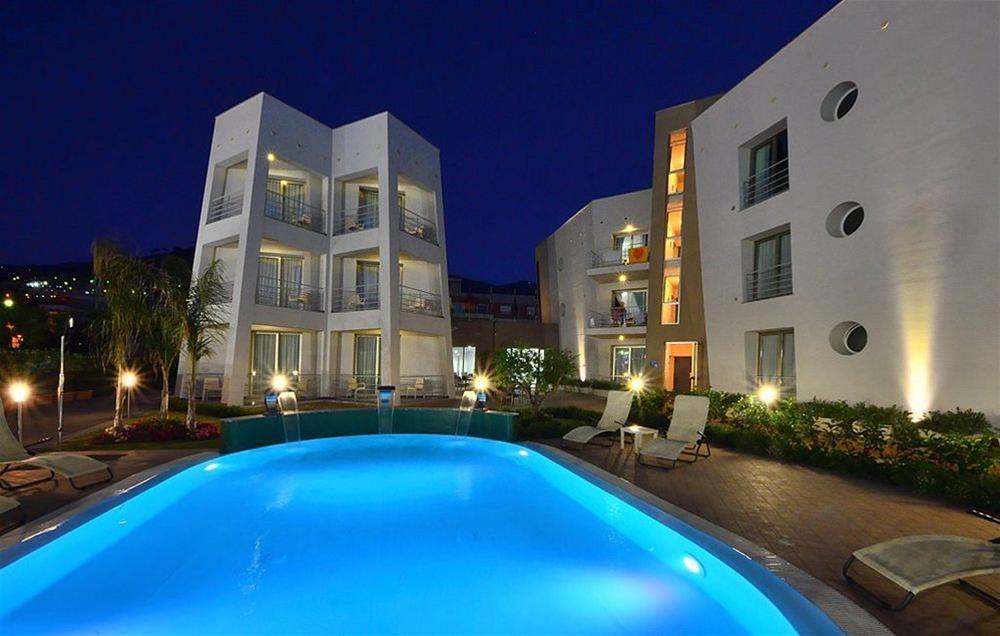 Vista Piscina Astro Suite Hotel
