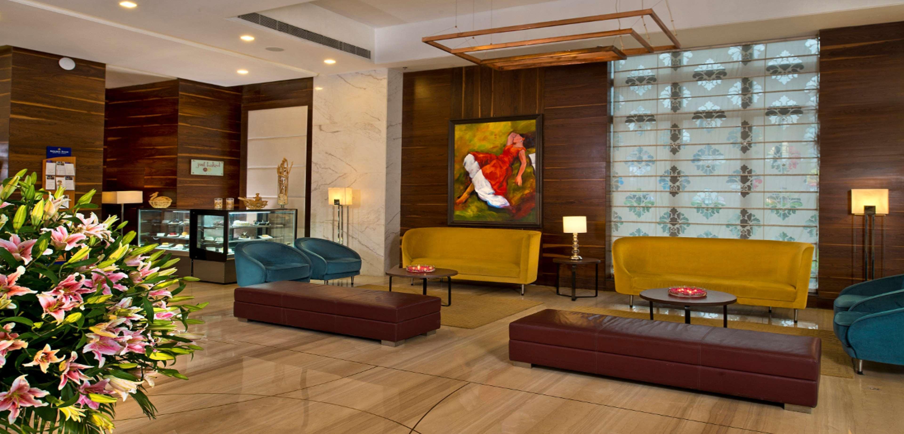 Vista Lobby Golden Tulip Lucknow
