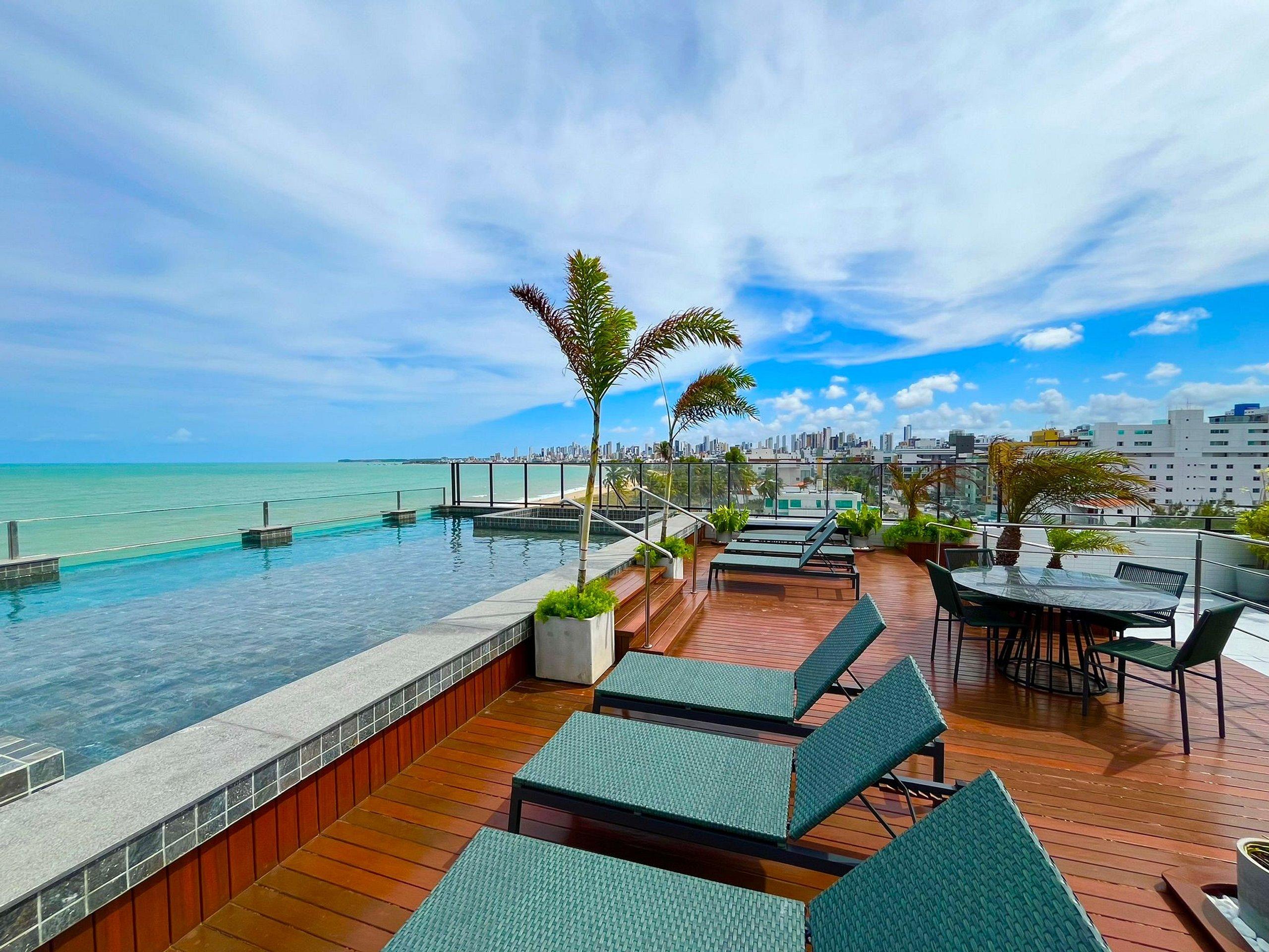 Playa Flat pé na areia da praia do Bessa. AG 219