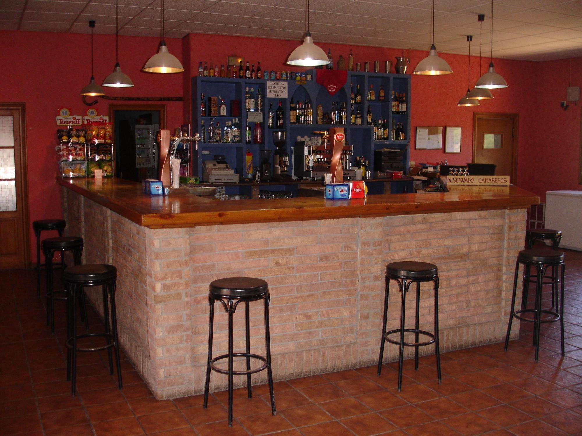Bar/Salón Albergue Restaurante Salto de Bierge - Hostel