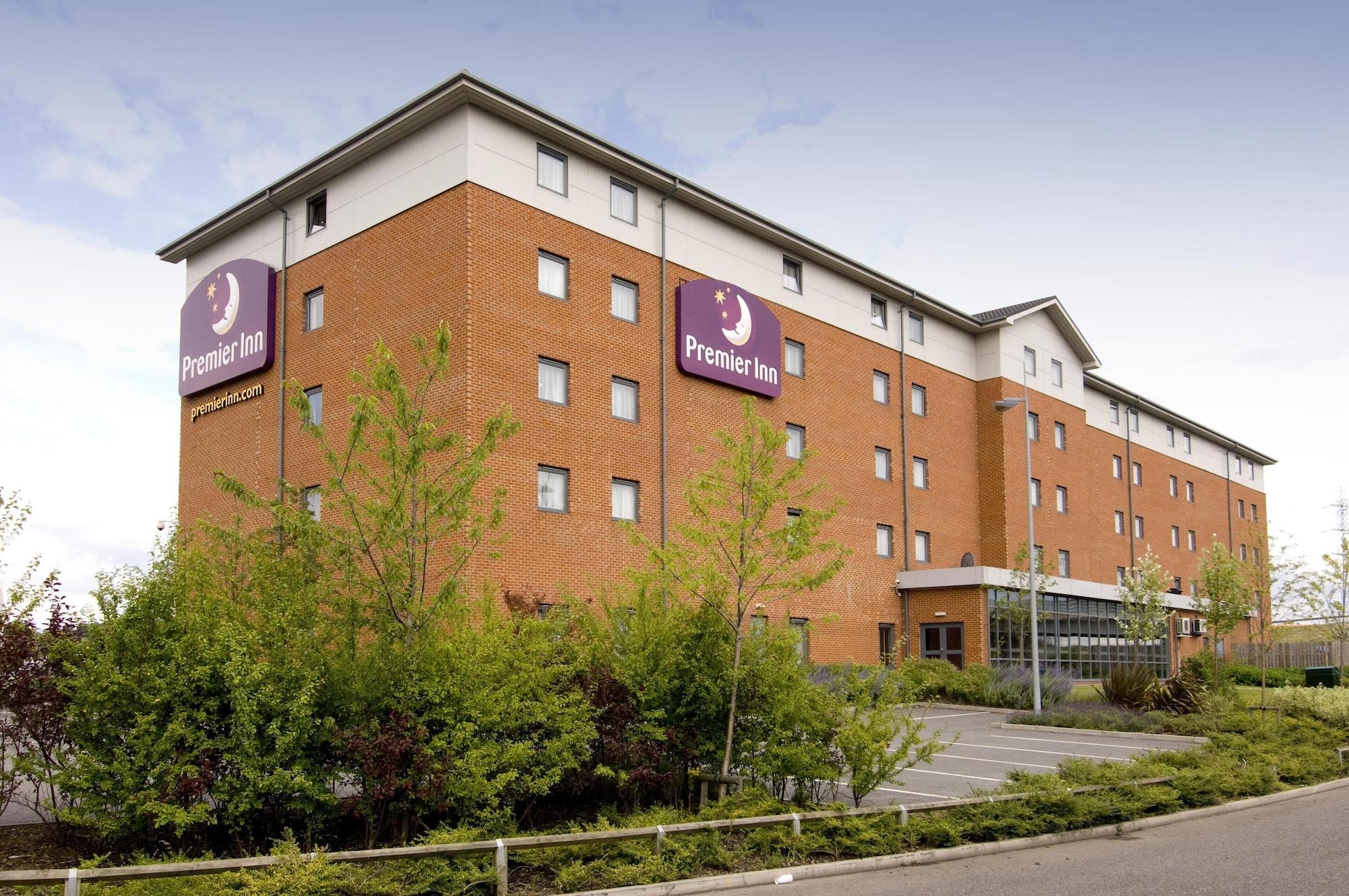 Vista Exterior Premier Inn Castleford Xscape - M62 J32