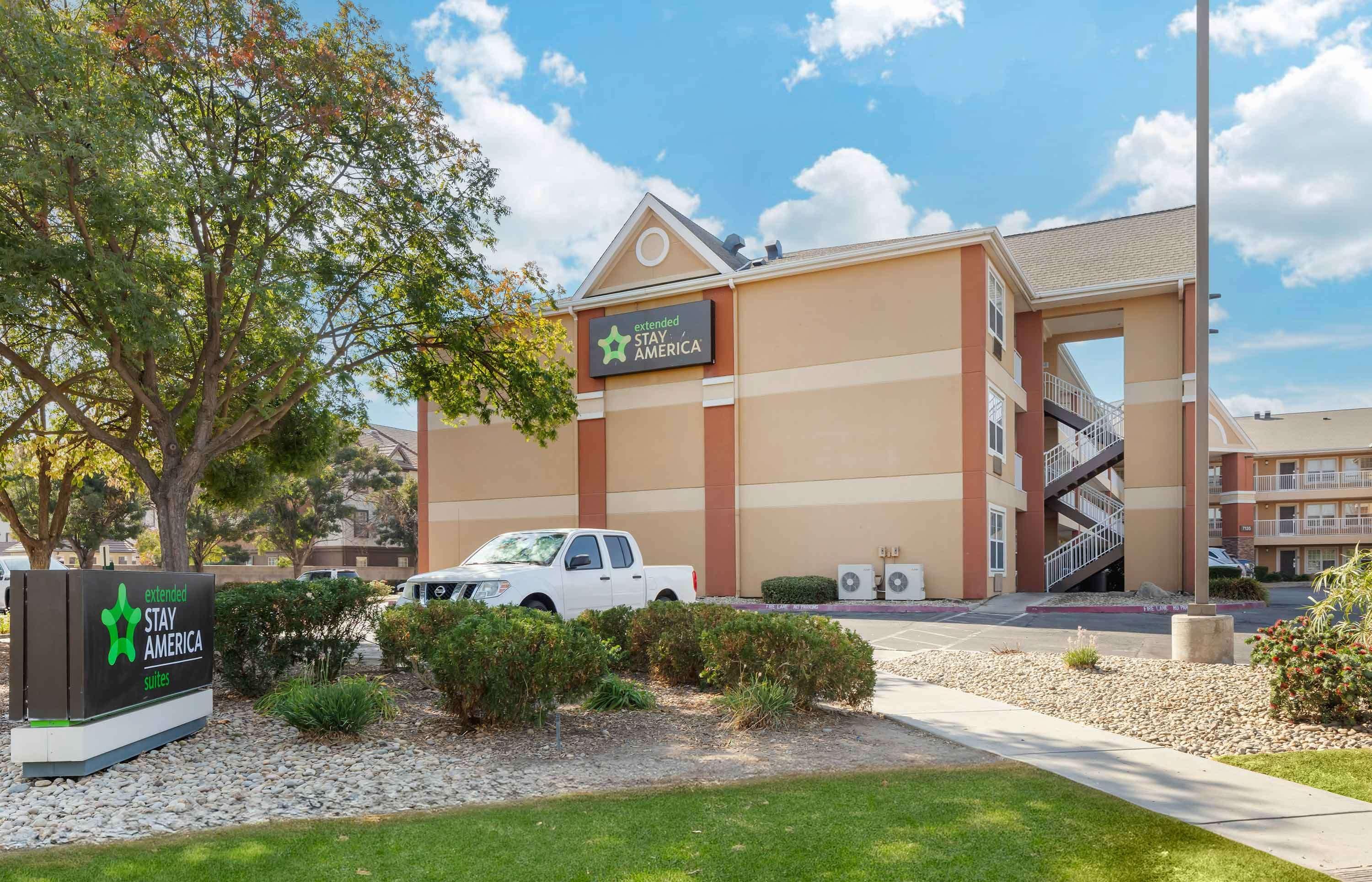 Vista Exterior Extended Stay America Suites Fresno North