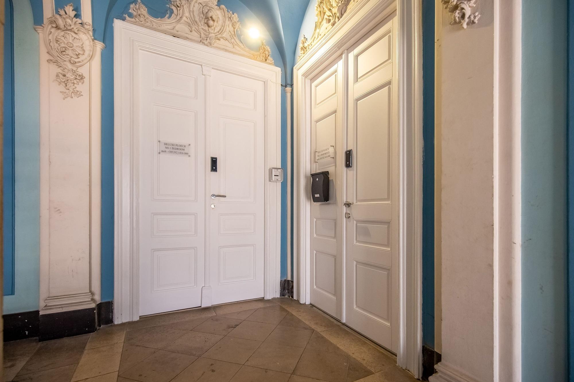 Vista Lobby Deluxe Ploech