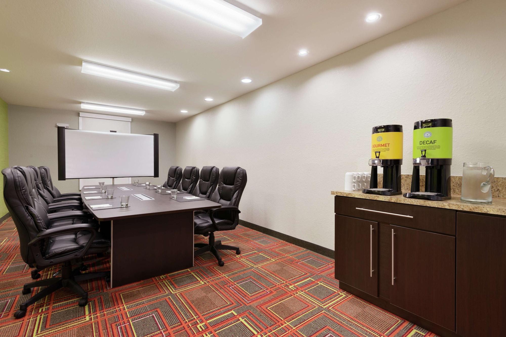 Restaurant Home2 Suites by Hilton Florida City, FL