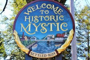 Alquiler Vacacional - Unique Retreat w/ Private Patio, 4 King Beds & BBQ