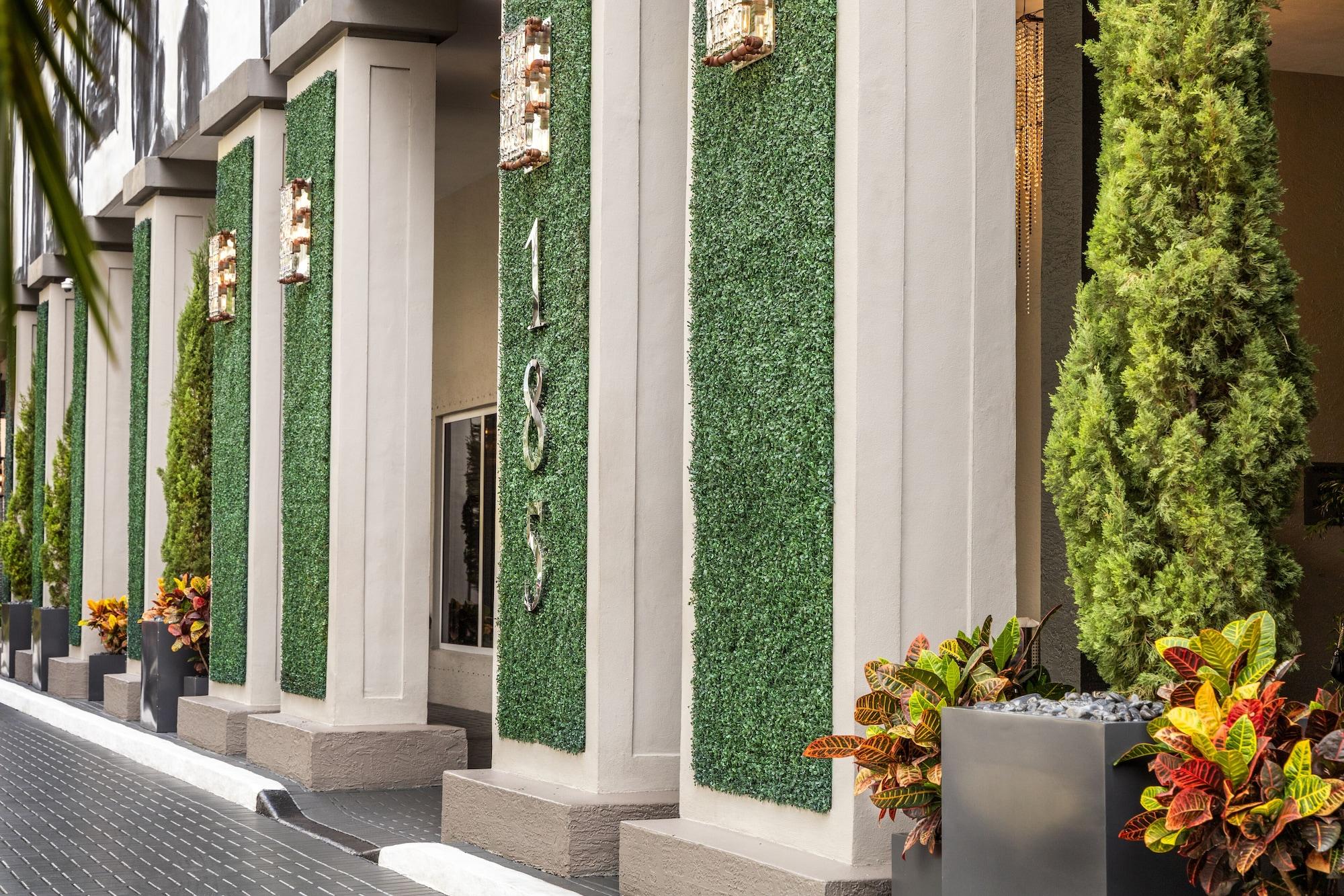 Vista Exterior Fortune House Hotel Suites