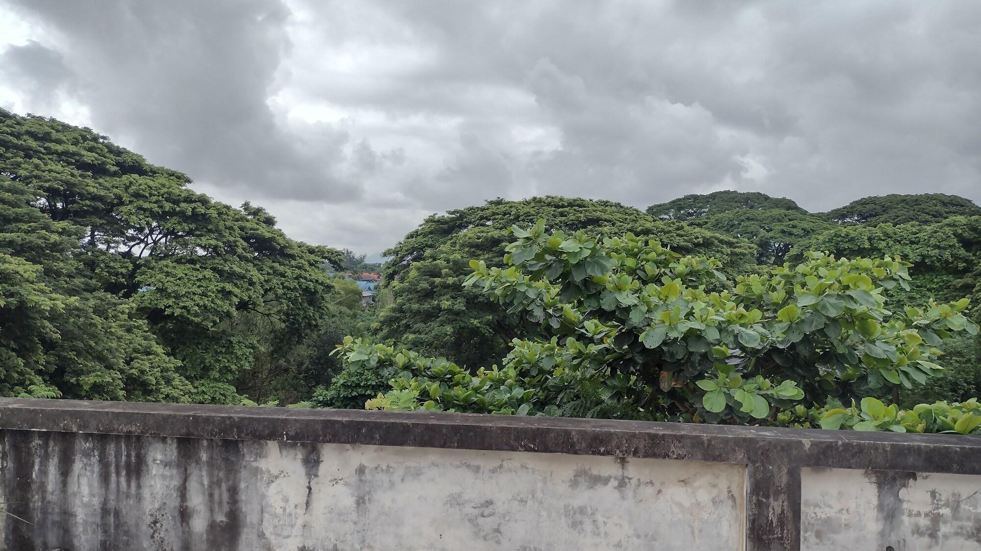 Vista Exterior Mae Sot Commune and Camping