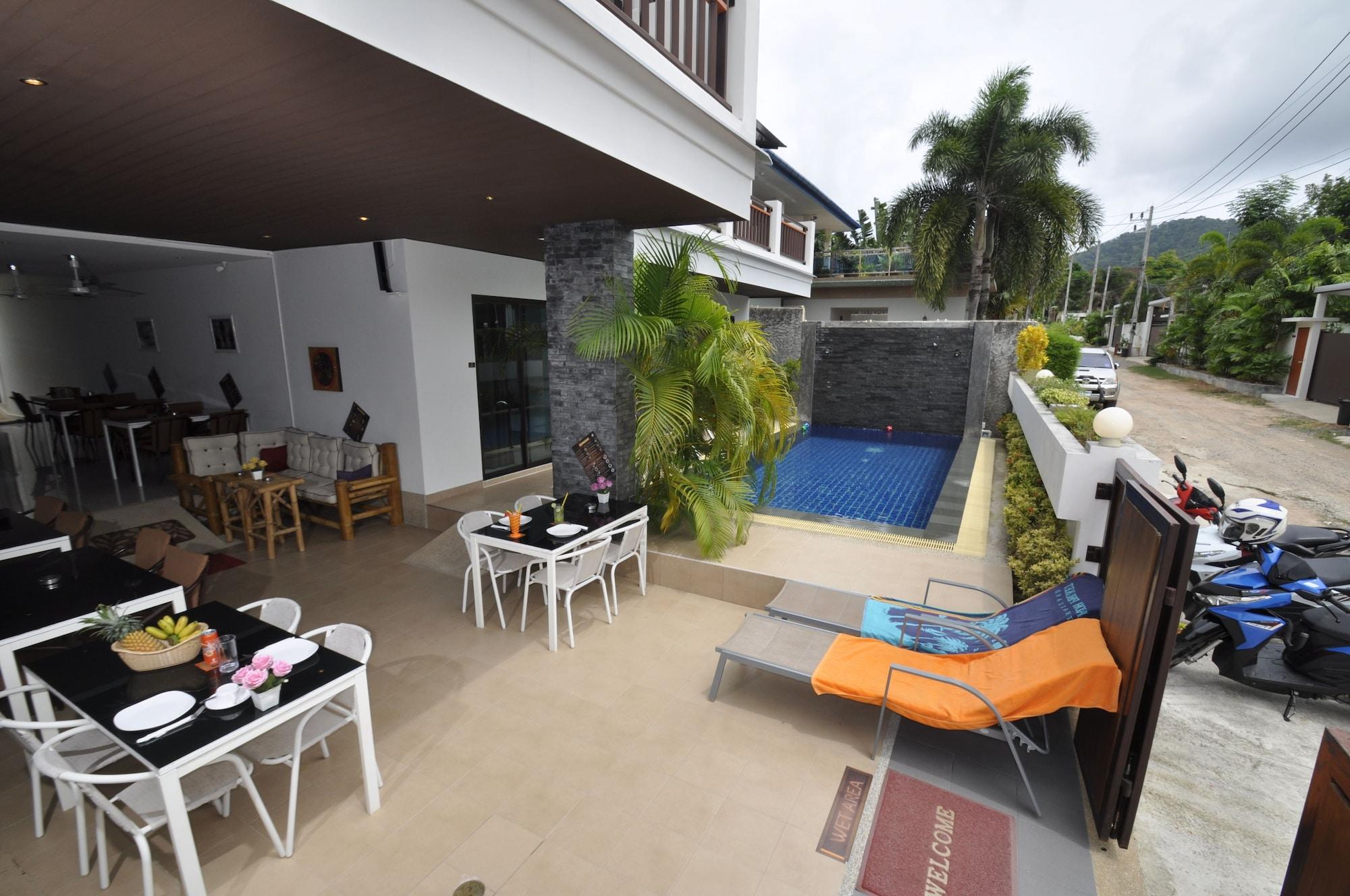 Bar/Salón Duangjai Residence