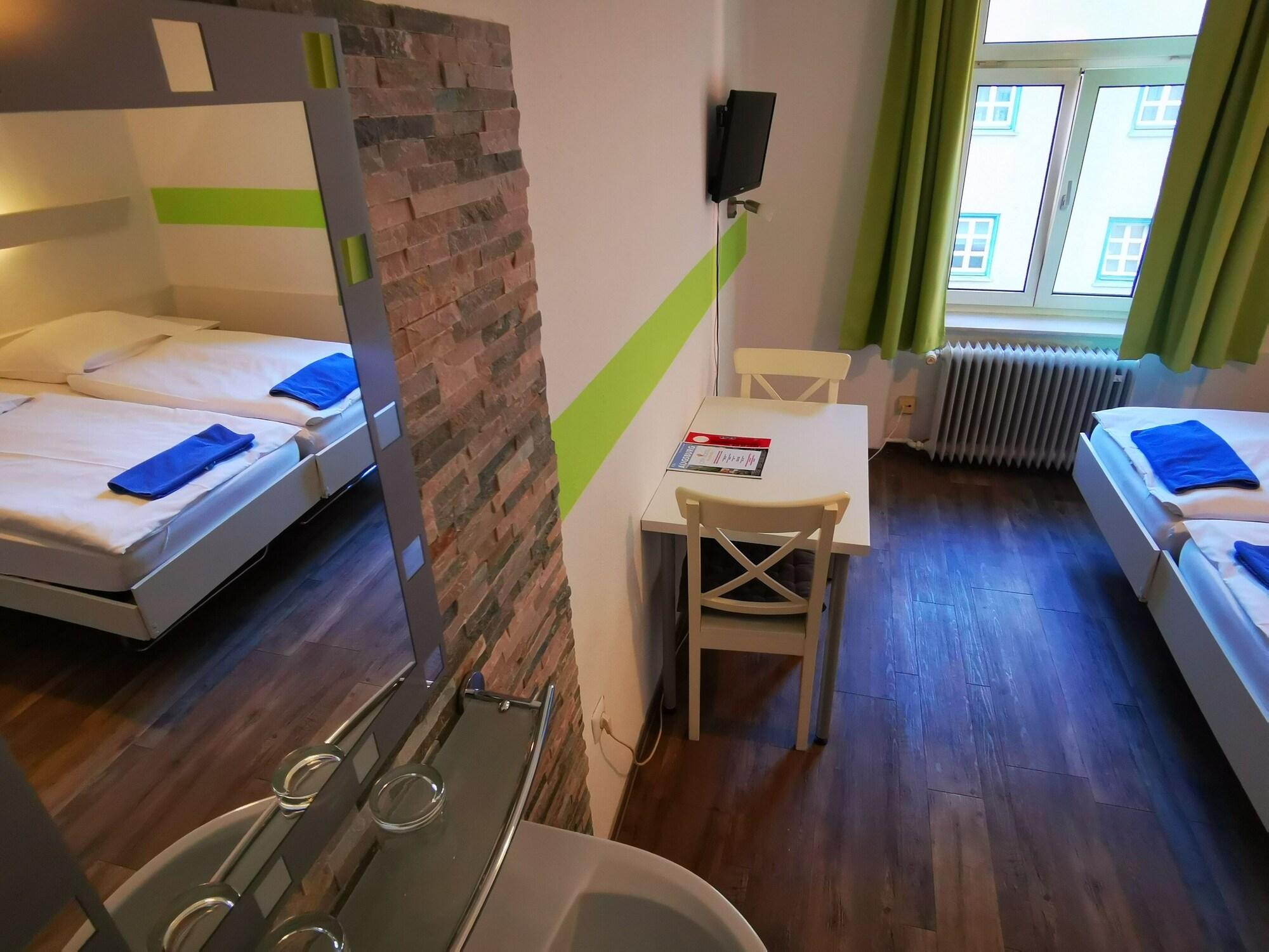 Set de Habitación City Hostel