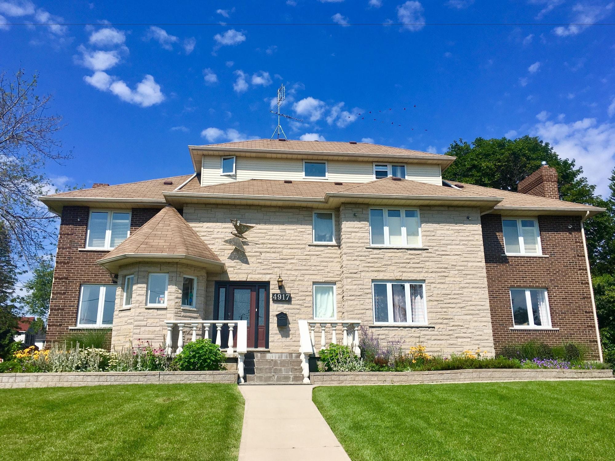 Varios Butterfly Manor Bed & Breakfast