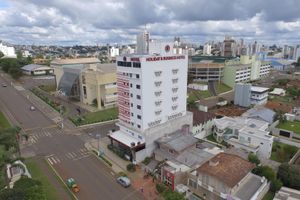 Alojamiento - Holiday & Business Hotel - Ao lado do Centro de Eventos e Arena Conda