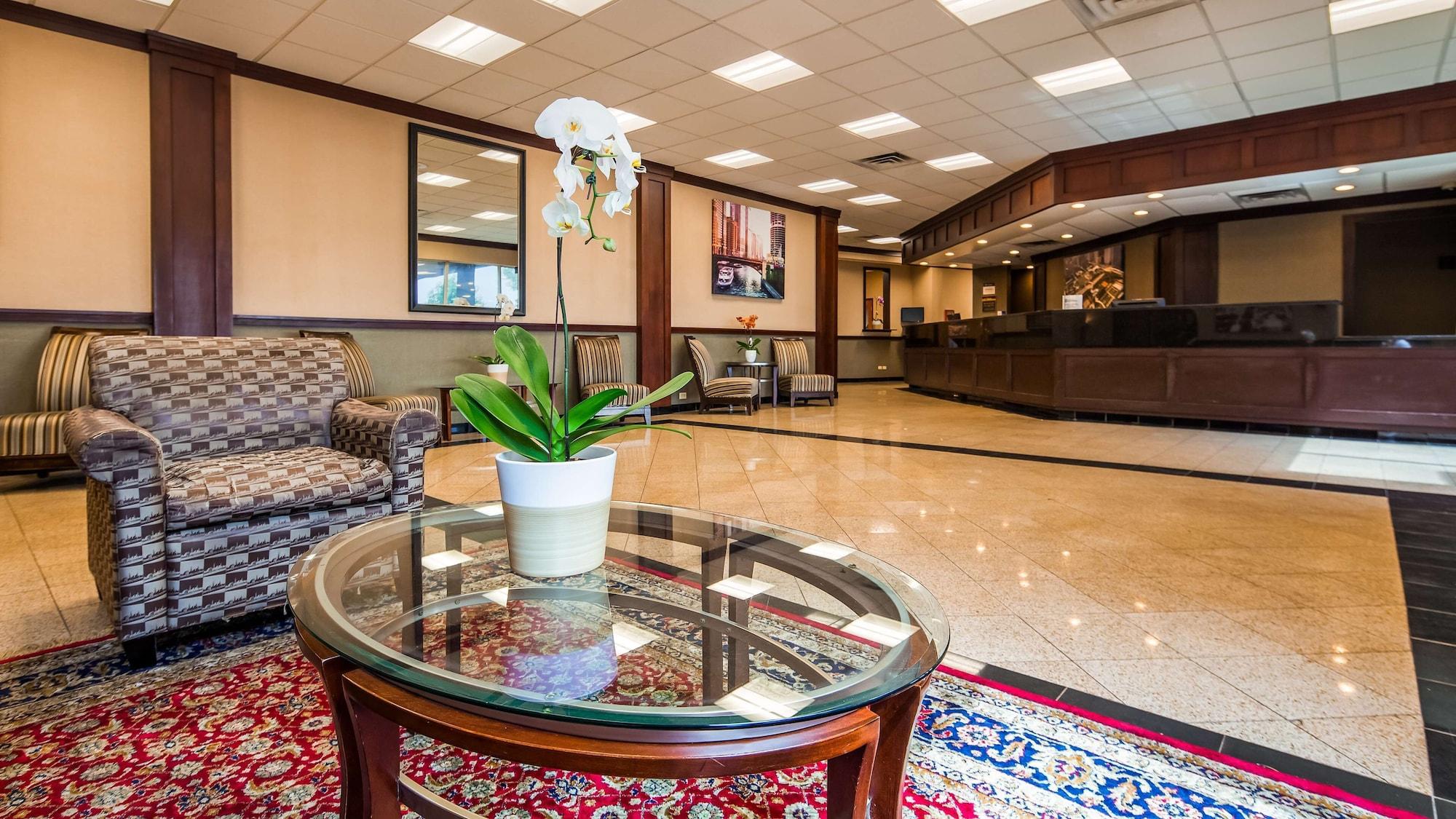 Vista Lobby Best Western Plus Chicago Hillside