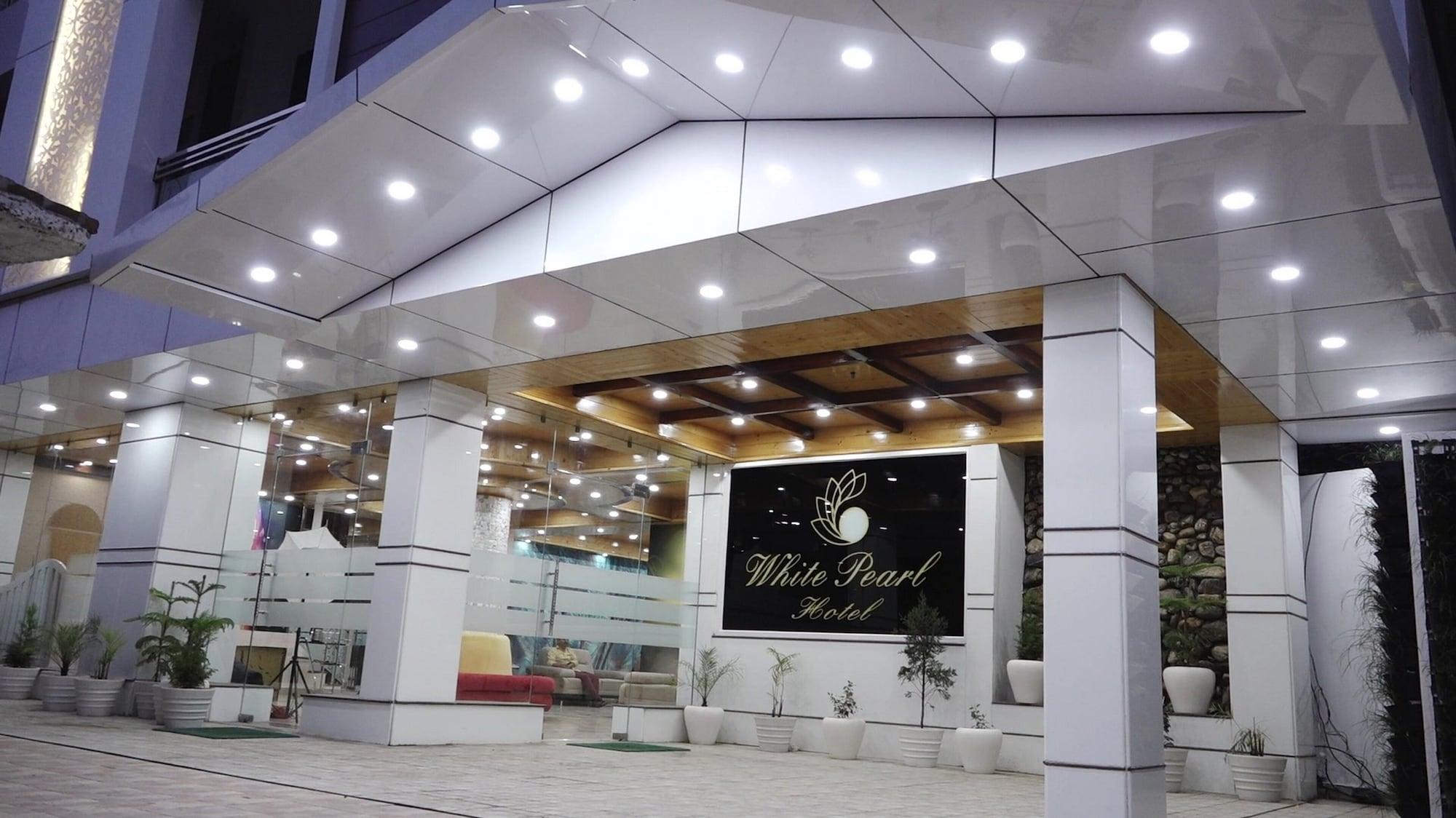 Varios Hotel White Pearl