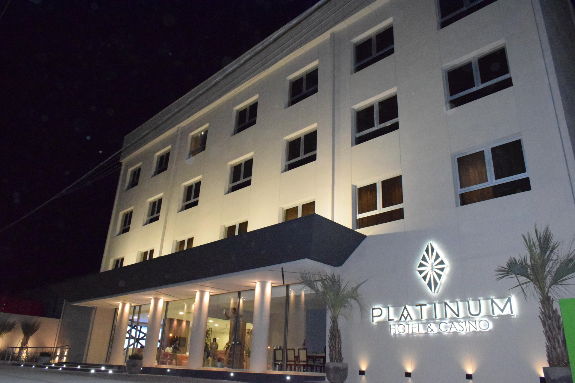 Vista Exterior PLATINUM HOTEL CASINO CHARATA